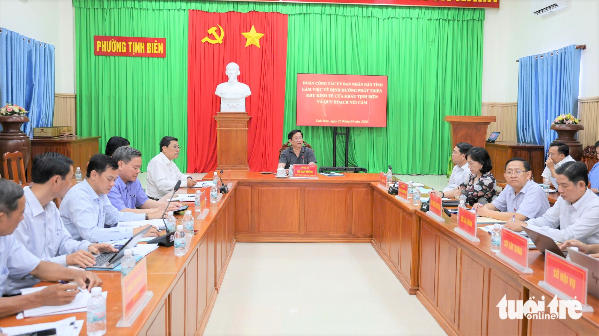 Núi Cấm - Ảnh 1.