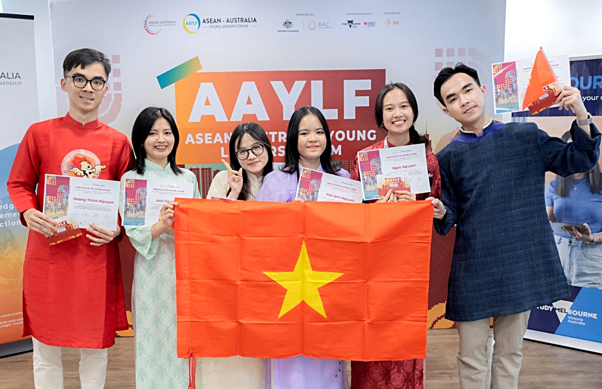 nữ sinh - Ảnh 1.