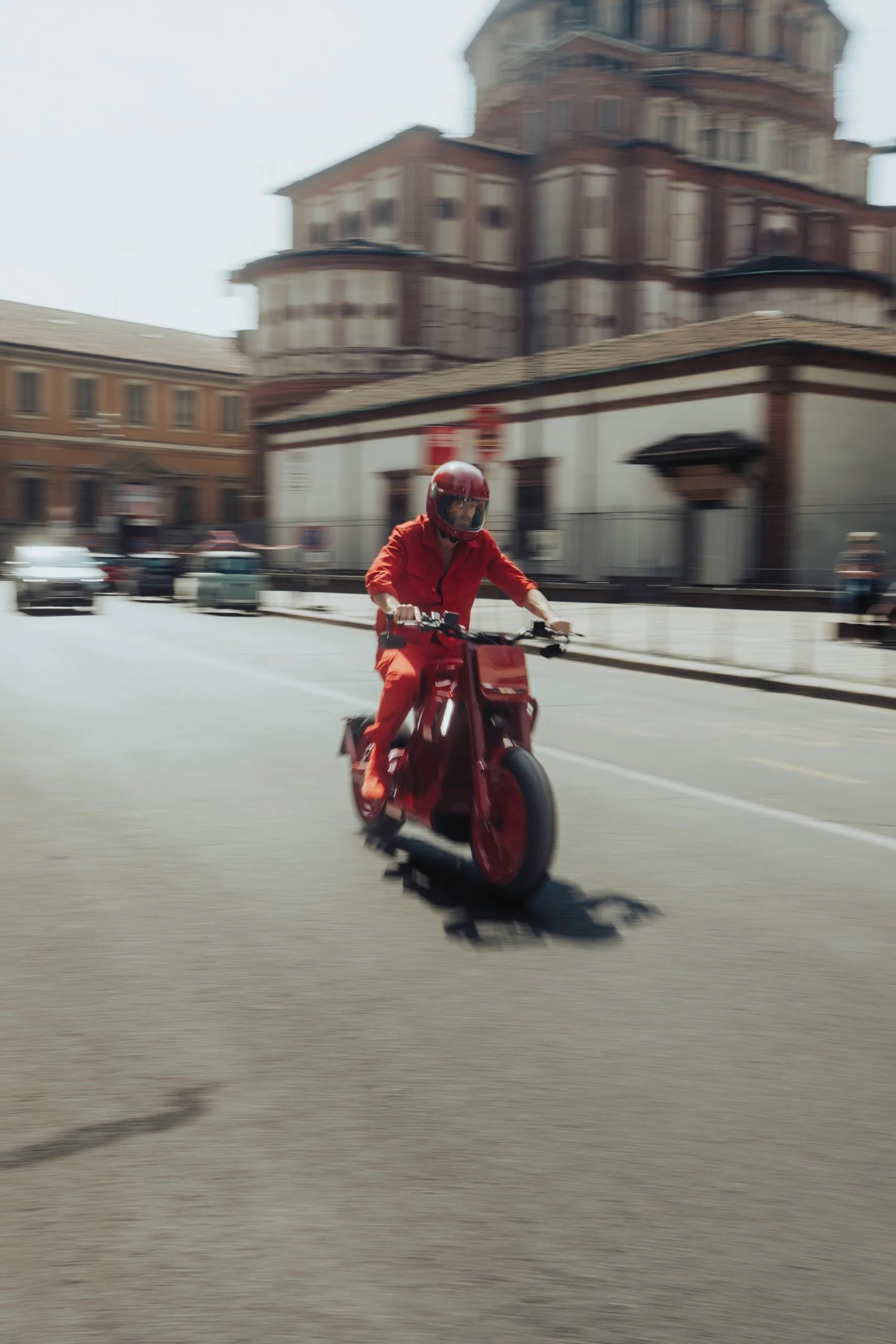 Xe máy điện giá tới hơn 1 tỉ đồng nhưng… không thấy gì 'khác người' - Ảnh 23.