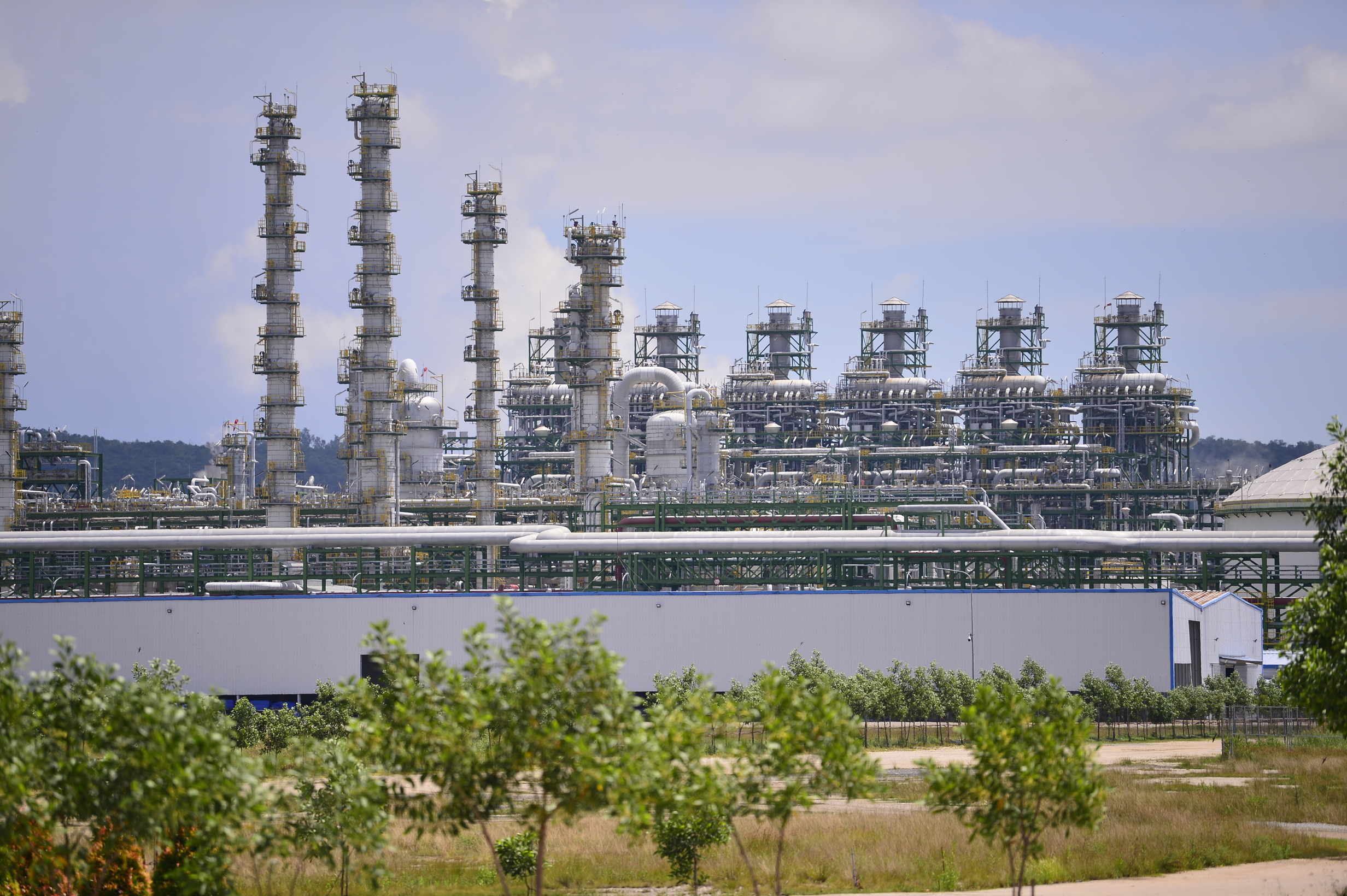 Hóa dầu Long Sơn dừng hoạt động giữa tháng 5 vì tác động từ chiến sự Trung Đông - Ảnh 1.