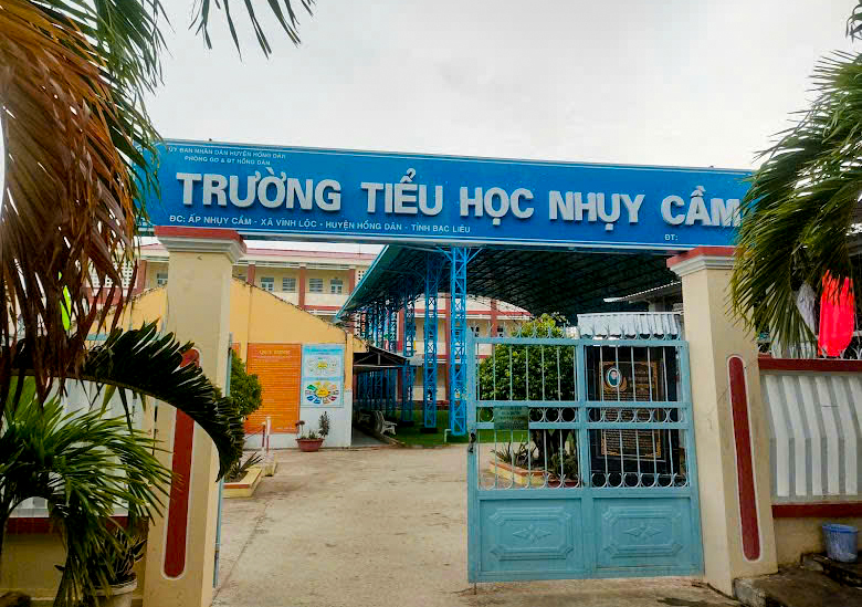 46 học sinh ở Cà Mau nghi ngộ độc sau bữa ăn ‘0 đồng’ - Ảnh 1.