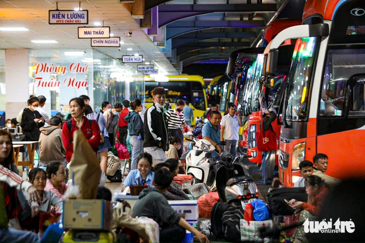 CSGT TP.HCM gợi ý nhiều đường đi tránh ùn tắc dịp lễ 30-4, 1-5 - Ảnh 1.