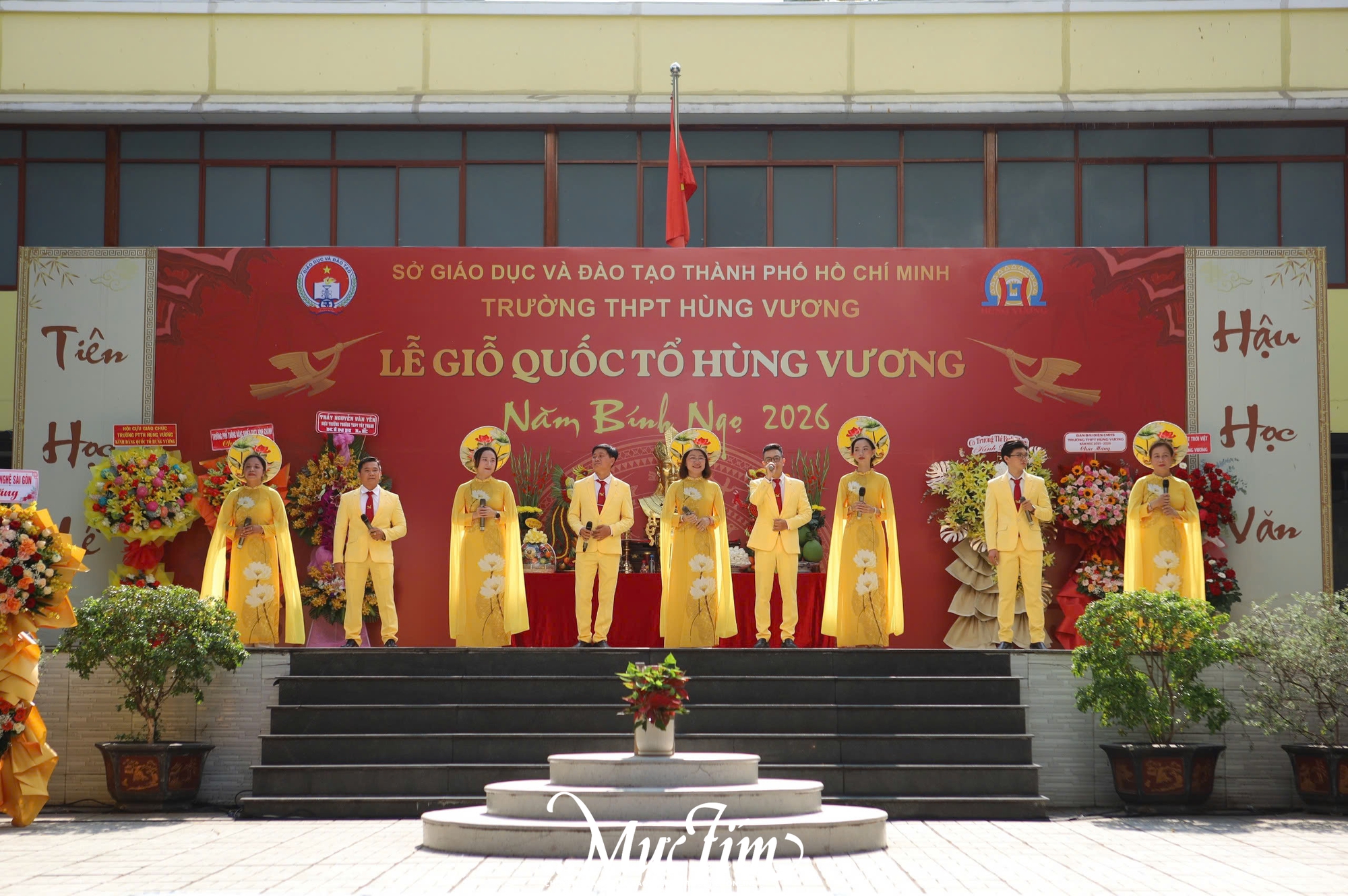 Học sinh Trường THPT Hùng Vương xem thầy cô kể chuyện cội nguồn trên sân khấu - Ảnh 12.