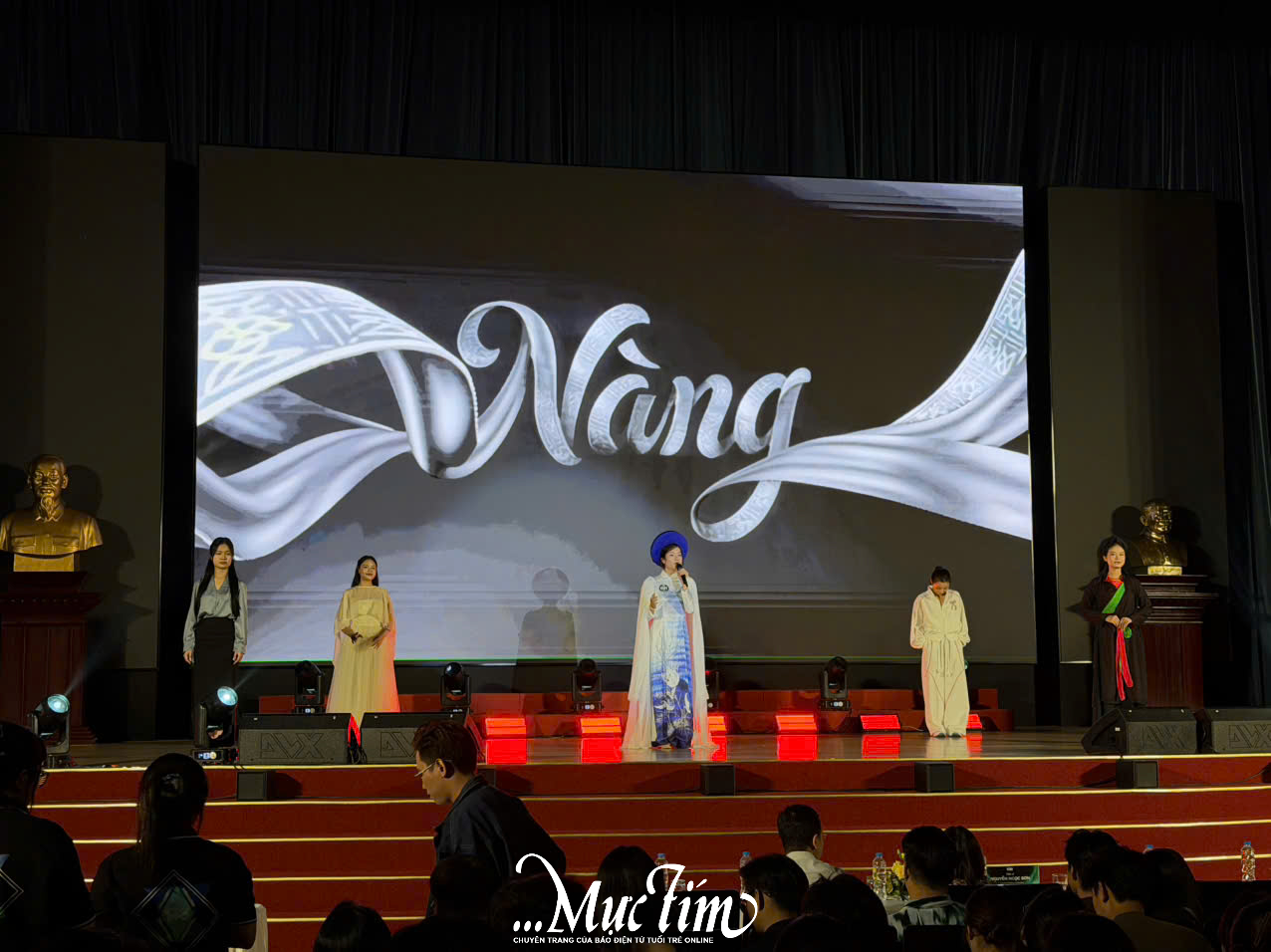 8 thí sinh tỏa sáng tại chung kết Cuộc thi Người dẫn chương trình Trường đại học Tôn Đức Thắng 2026- Ảnh 2.