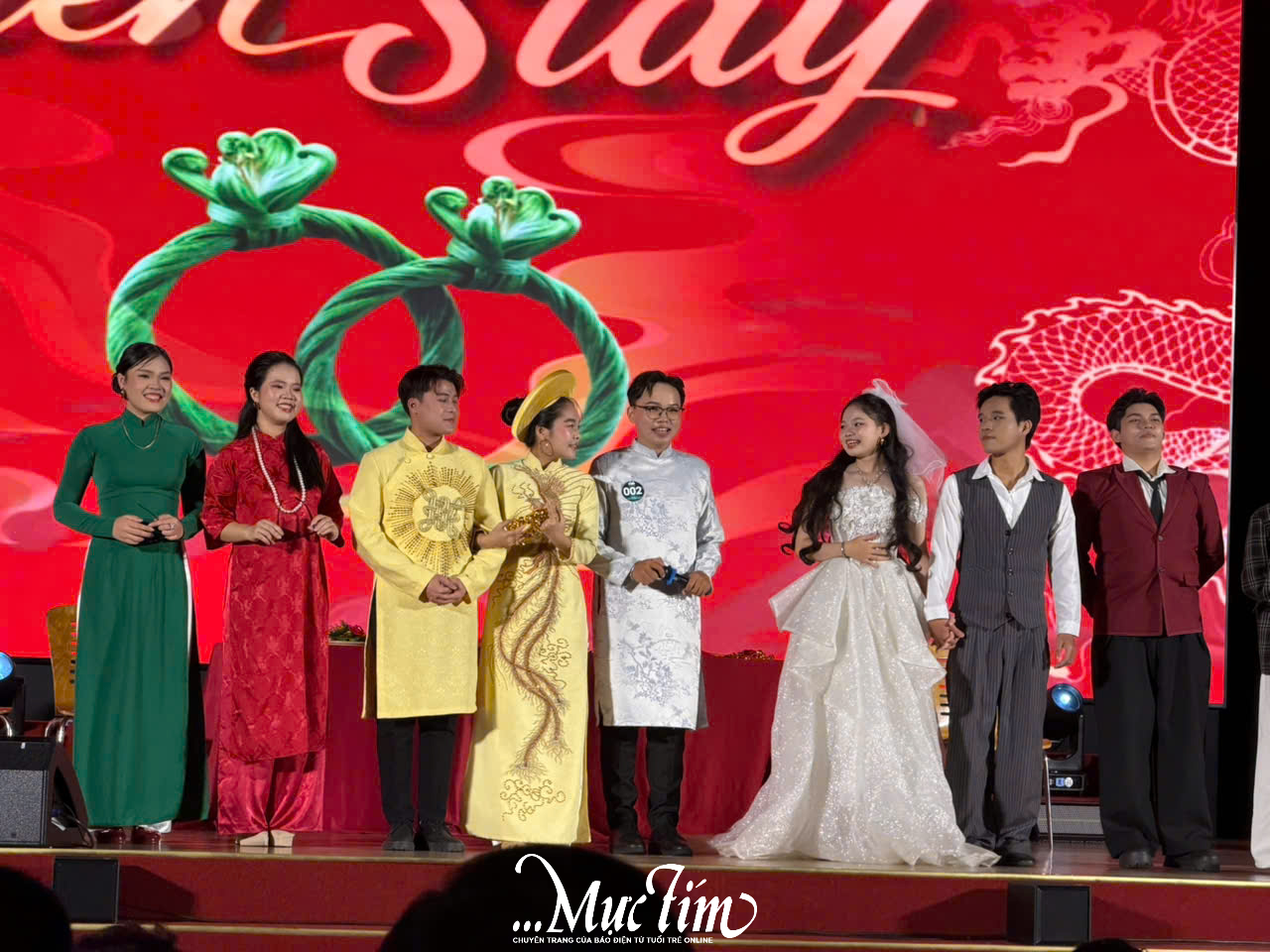 8 thí sinh tỏa sáng tại chung kết Cuộc thi Người dẫn chương trình Trường đại học Tôn Đức Thắng 2026- Ảnh 4.