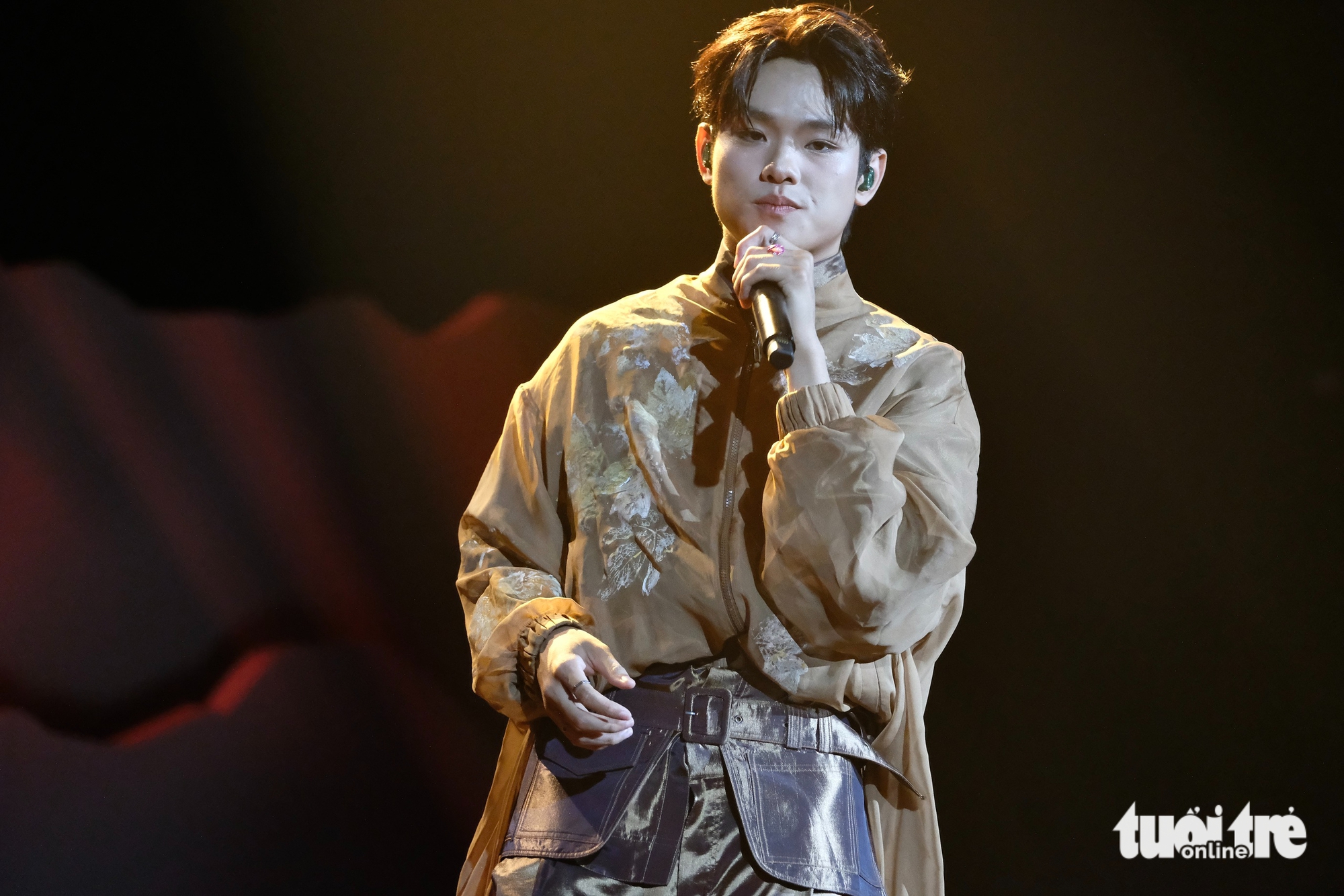 buitruonglinh 'cảm ơn người dân Việt Nam', mang Thịnh vượng Việt Nam sáng ngời xuyên Việt - Ảnh 4.