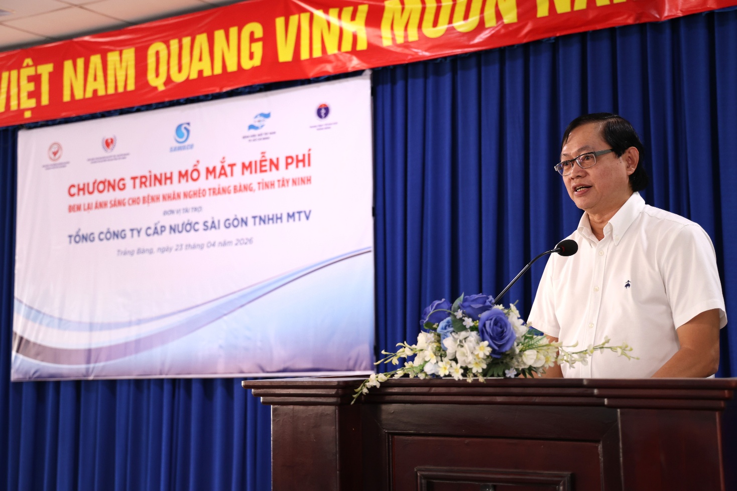 Sawaco hỗ trợ 200 người dân phẫu thuật mắt miễn phí - Ảnh 1.