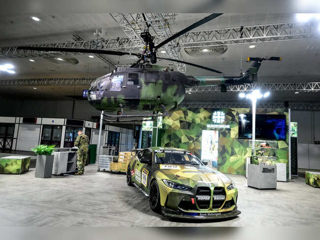 From machine tools to military tech: German industest dons fatigues - Ảnh 1.