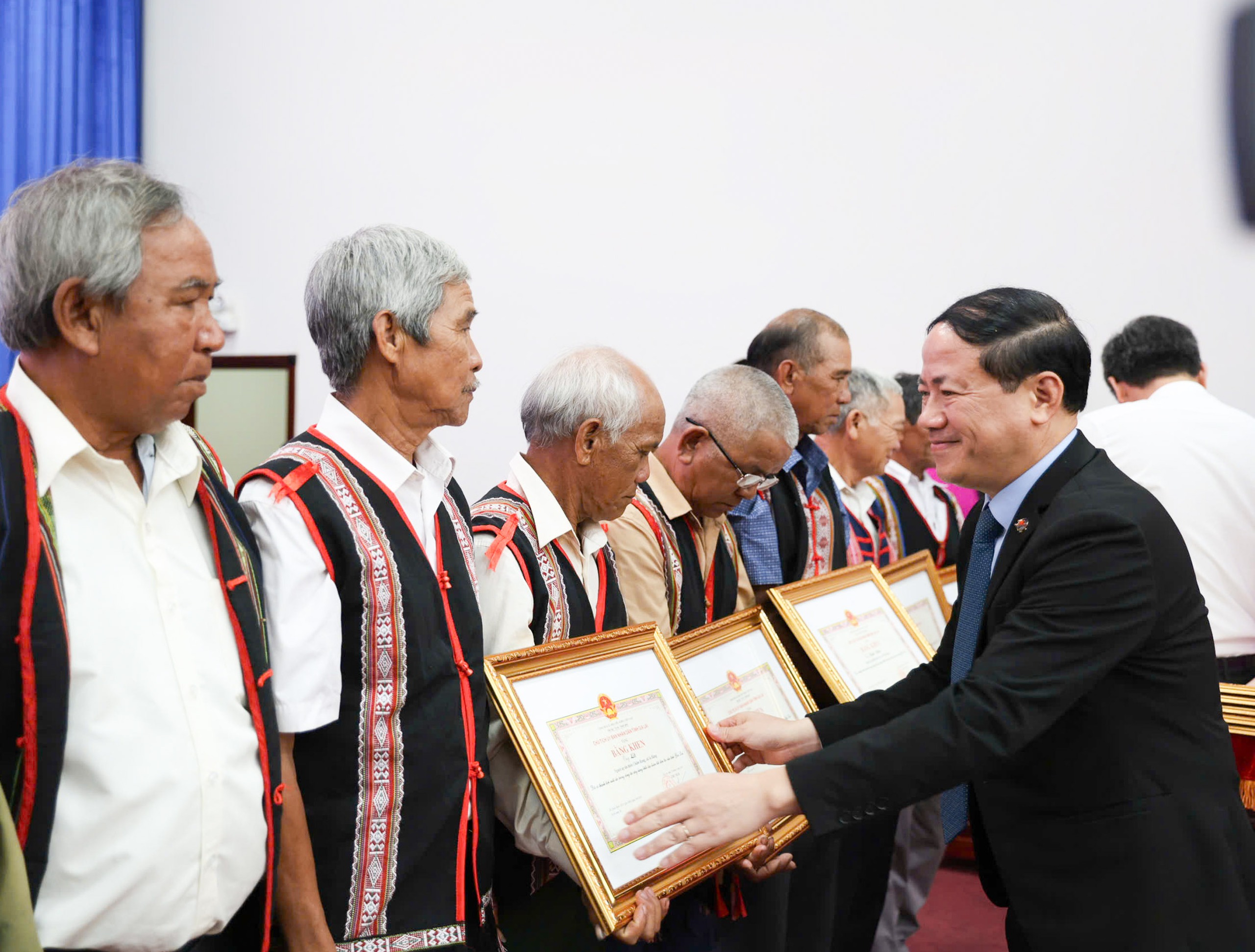 dân tộc - Ảnh 1.