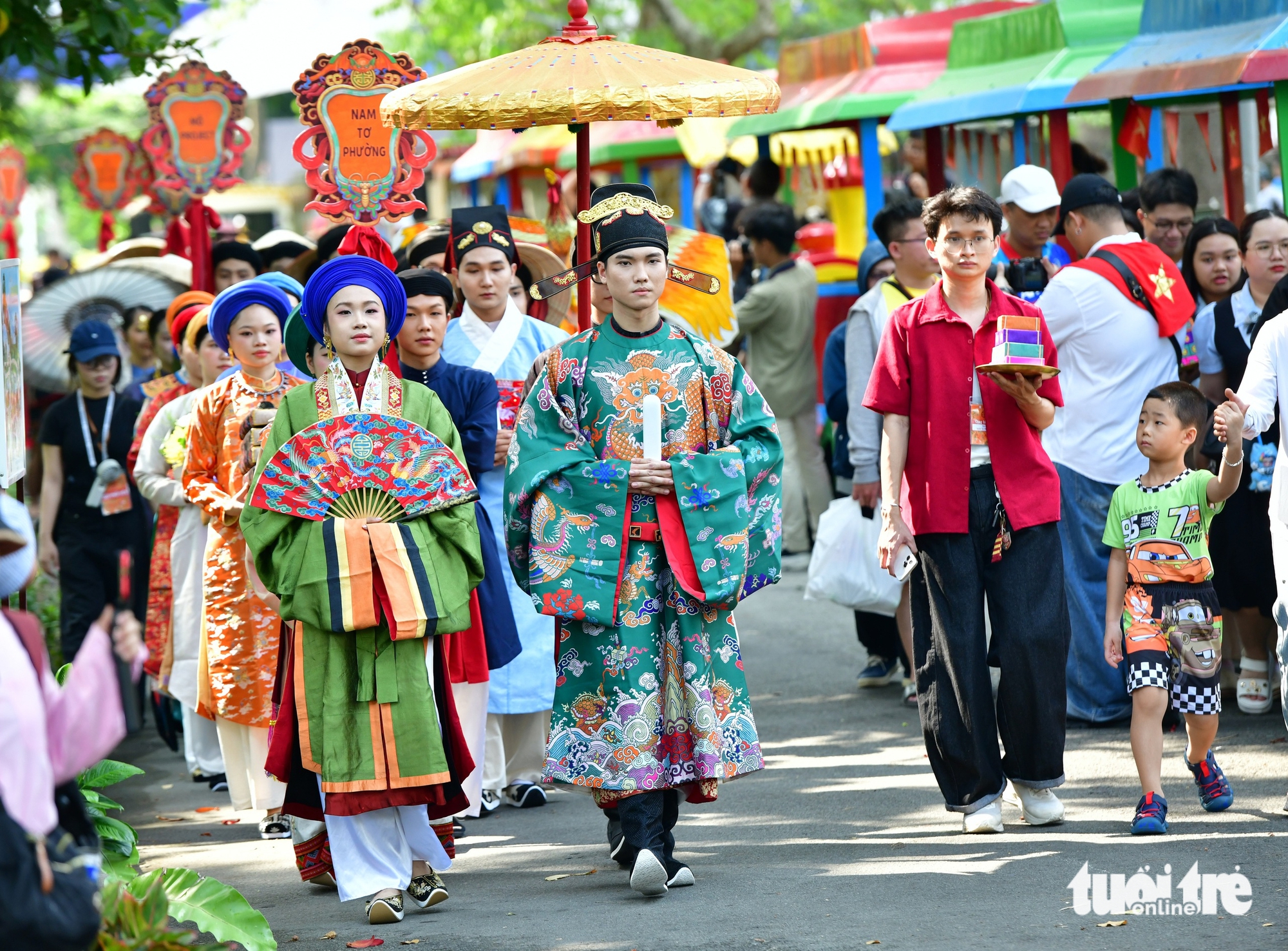 Thousand join traditional costume performance for Hung Kings’ Commemoration in Ho Chi Minh City - Ảnh 1.