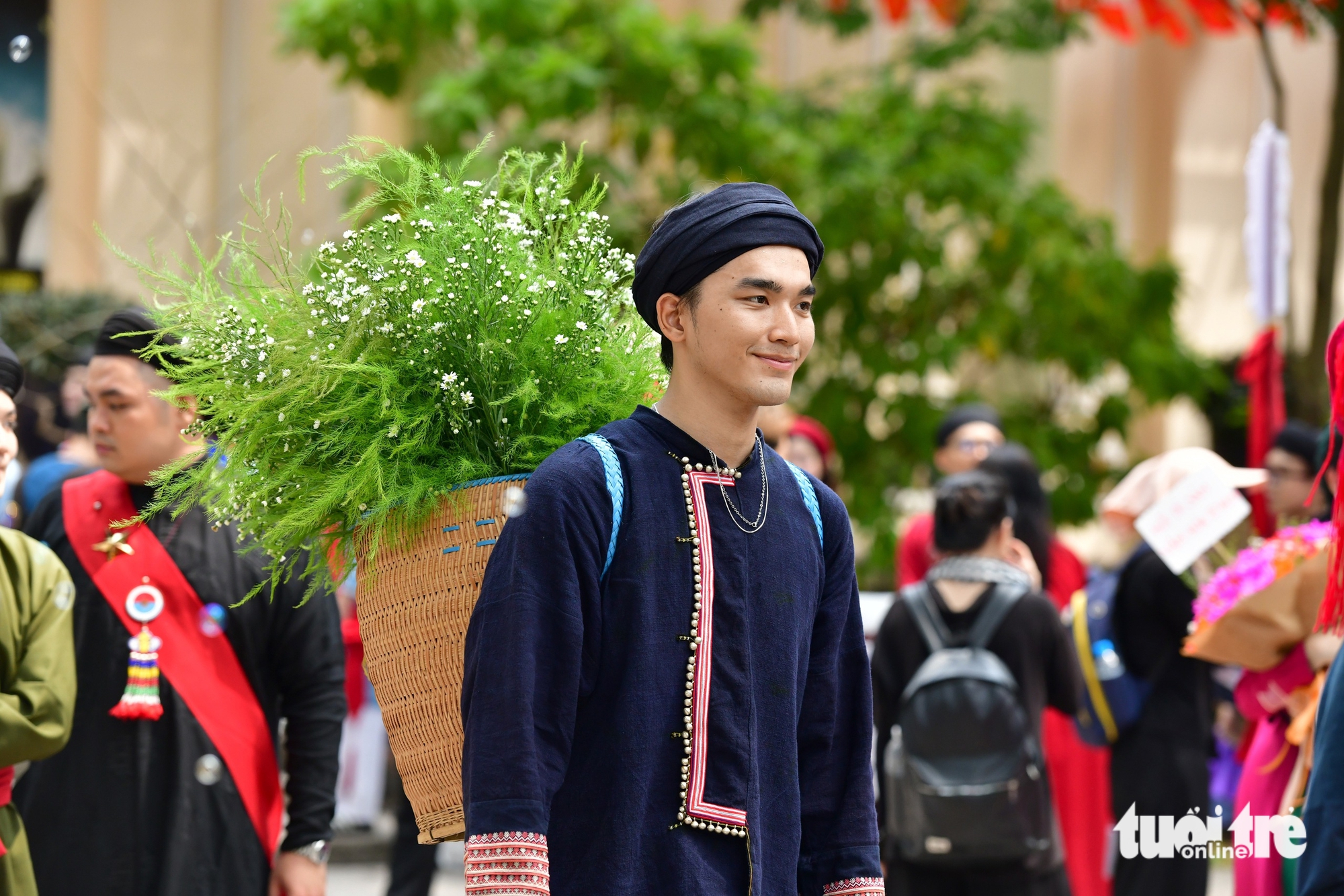 Thousand join traditional costume performance for Hung Kings’ Commemoration in Ho Chi Minh City - Ảnh 6.