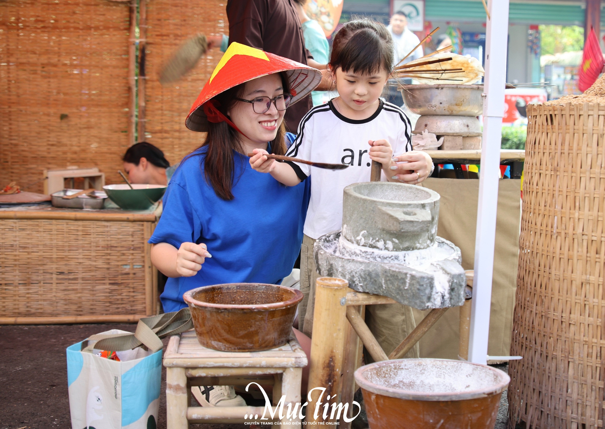 Ghé Thảo cầm viên, thử làm gốm, làm bánh tại Lễ hội Sắc màu Văn hóa- Ảnh 3.