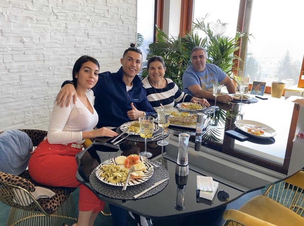 Ronaldo và Bí Mật Dinh Dưỡng: Thực Đơn Cá Nhân Hóa Để Tối Ưu Hiệu Suất