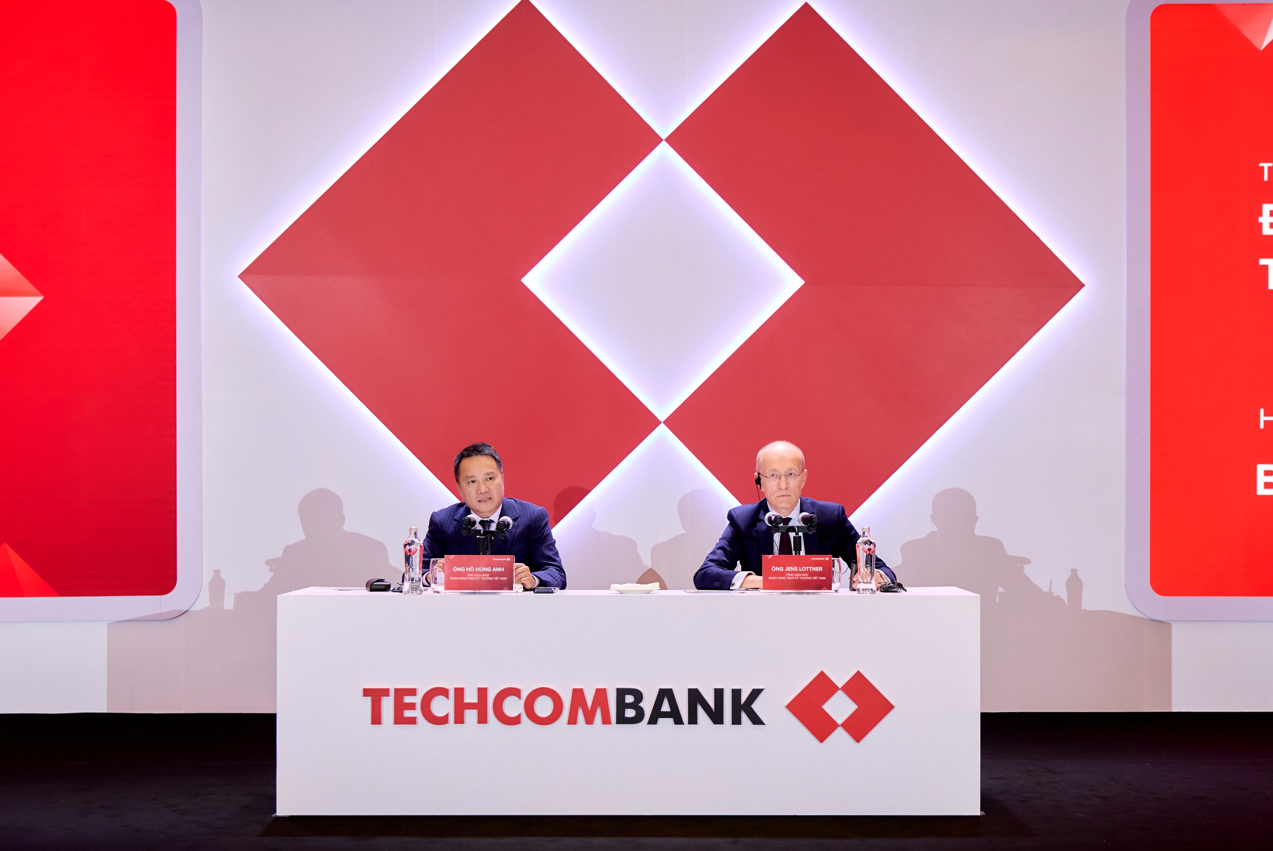 Techcombank muốn thành ngân hàng tư nhân vốn lớn nhất - Ảnh 1.