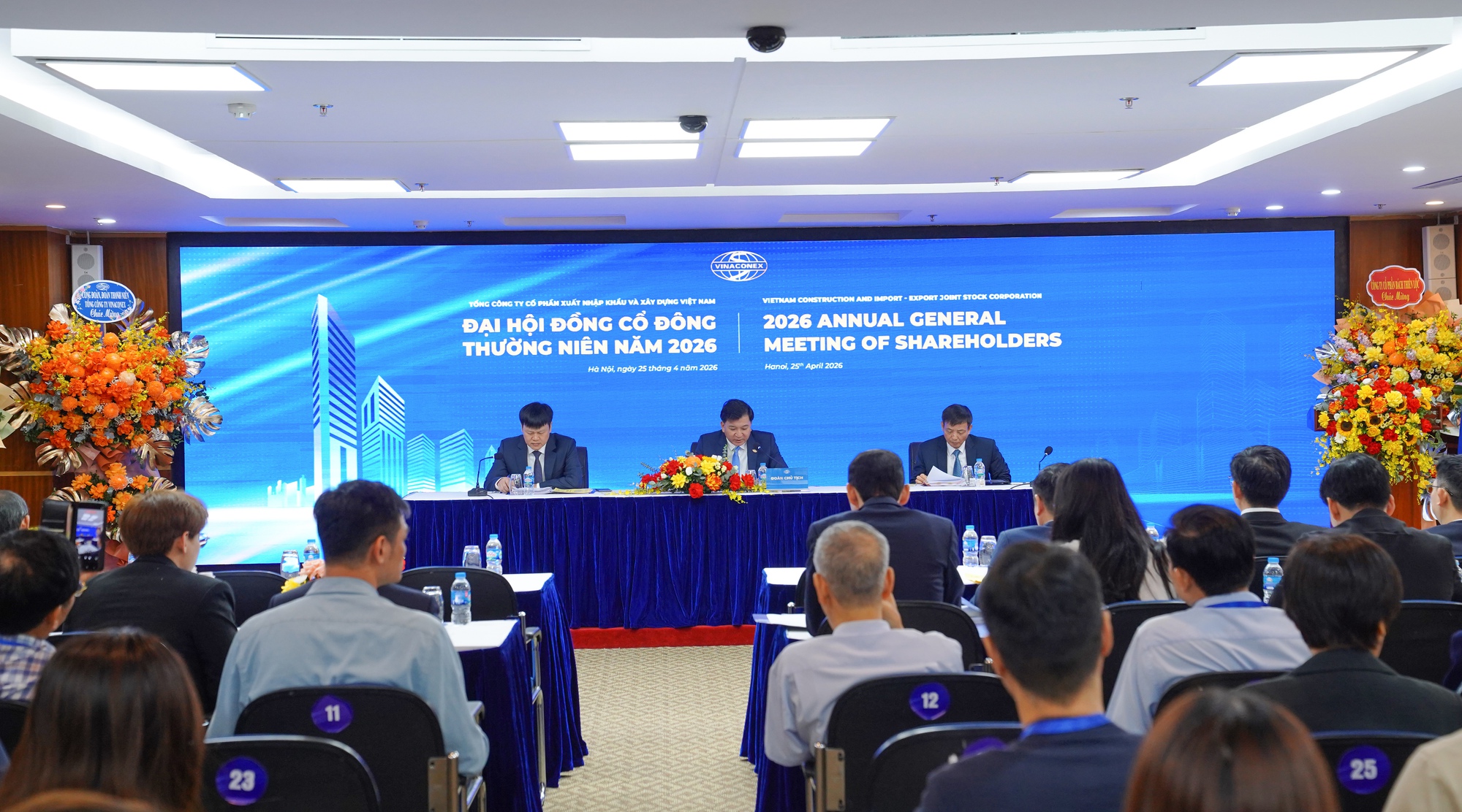 Đại hội đồng cổ đông Vinaconex nóng với câu hỏi vụ cựu Chủ tịch bị bắt - Ảnh 1.