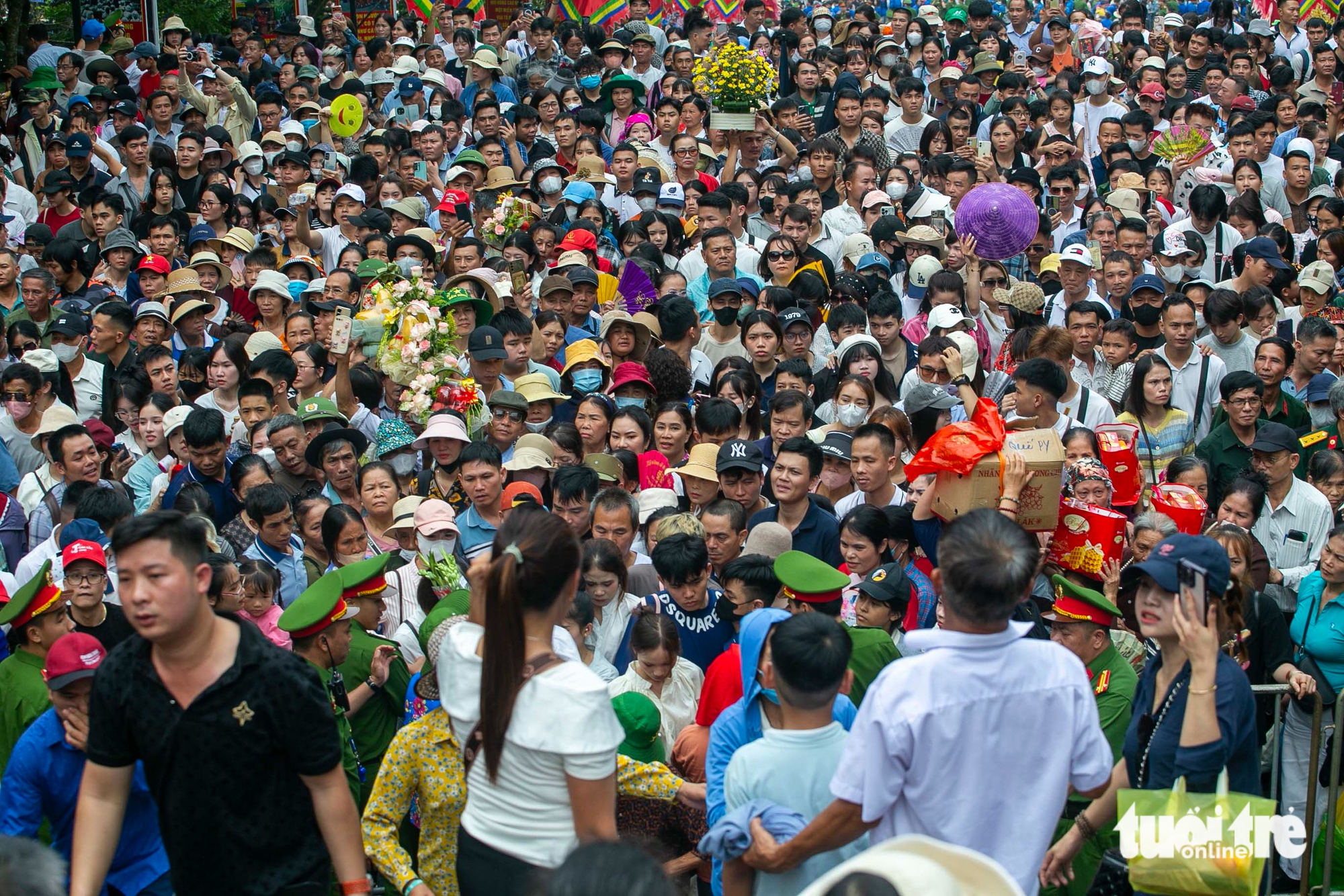 Hàng Chục Nghìn Người Dân Và Du Khách Tham Dự Lễ Giỗ Tổ Hùng Vương Tại Phú Thọ