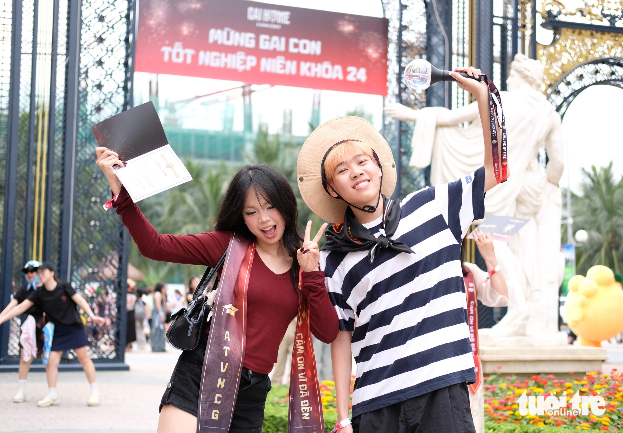 Gần 50.000 'Gai con' đổ về dự lễ tốt nghiệp, Anh trai vượt ngàn chông gai đêm 9 vẫn chưa hết hot - Ảnh 1.