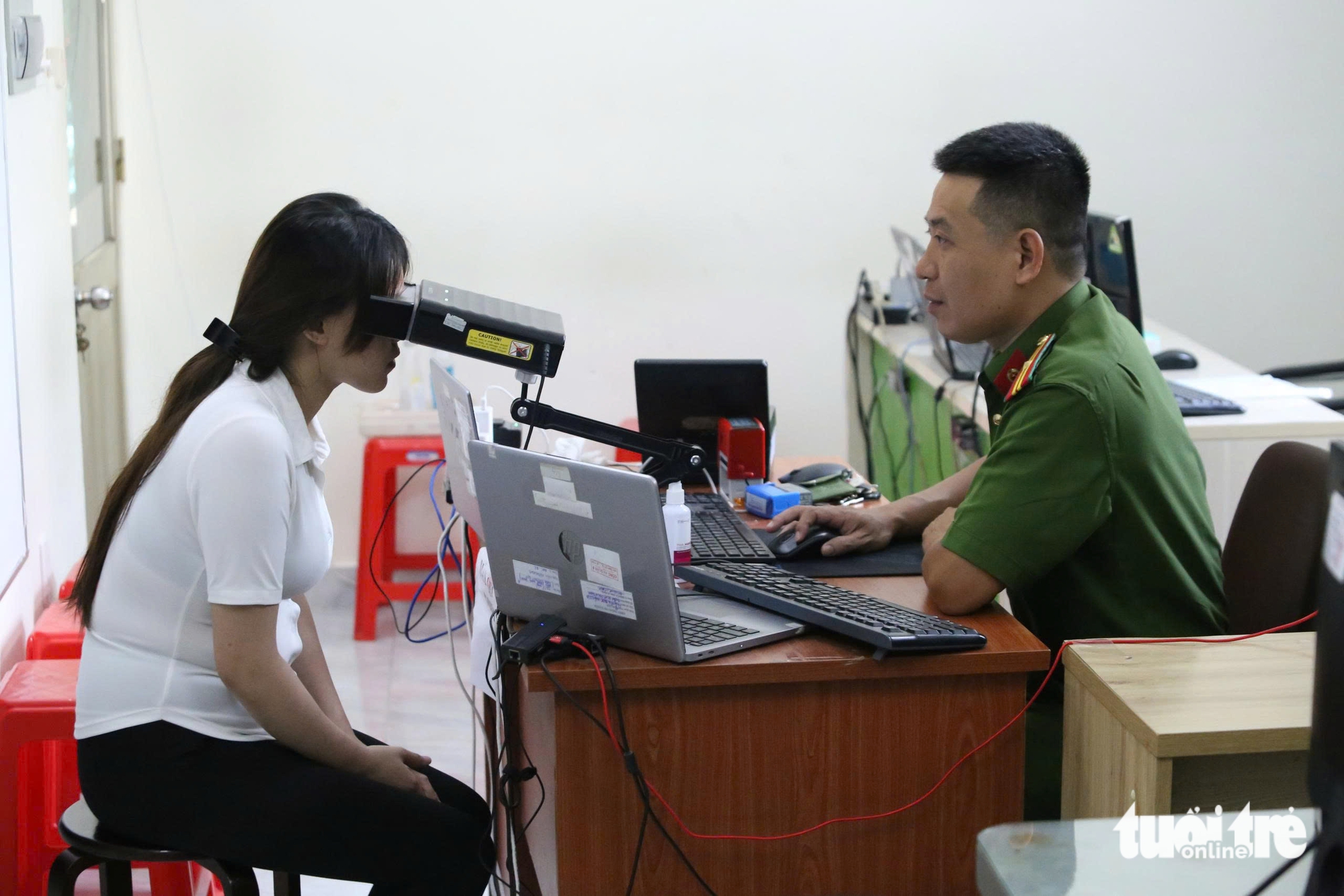 Cụ ông 77 tuổi vỡ òa khi lần đầu làm giấy khai sinh, căn cước - Ảnh 8.