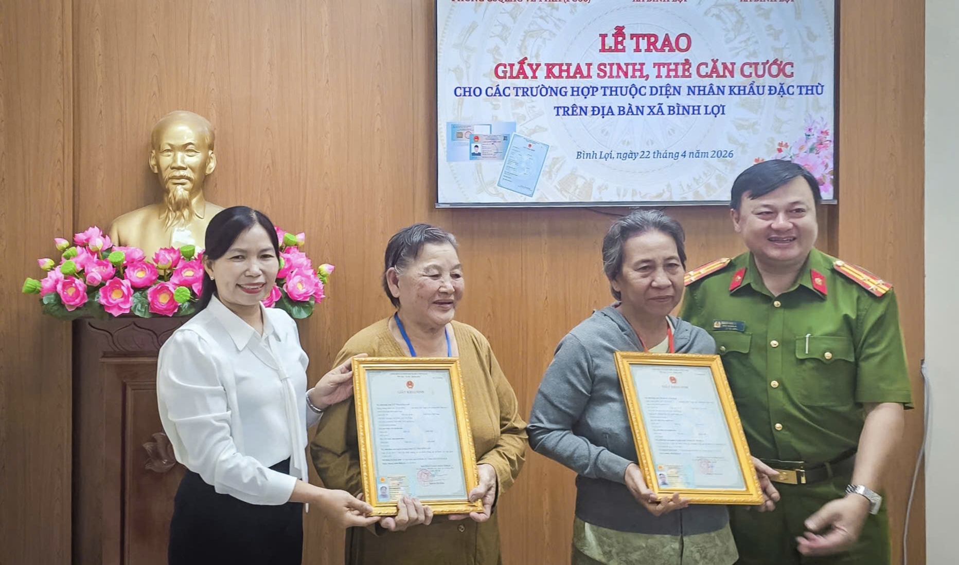 Cụ ông 77 tuổi vỡ òa khi lần đầu làm giấy khai sinh, căn cước - Ảnh 6.