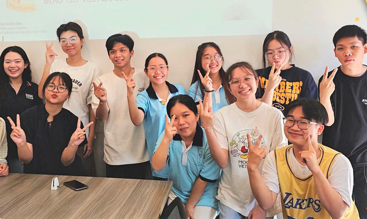 Câu lạc bộ Ngôn ngữ ký hiệu: Kết nối trái tim và ánh mắt với cộng đồng người khiếm thính