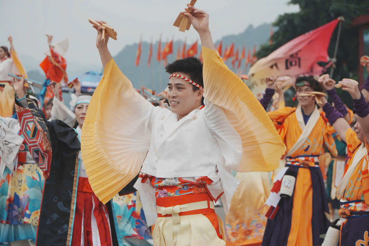 Vietnam Yosakoi Festival opens in Ninh Binh ahead of Japanese PM Takaichi's visit- Ảnh 1.