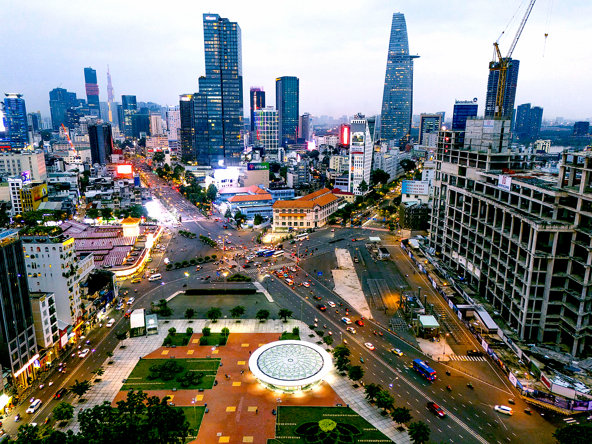 Hàng chục nhà đầu tư chờ cơ chế vận hành trung tâm tài chính TP.HCM, Đà Nẵng - Ảnh 1.