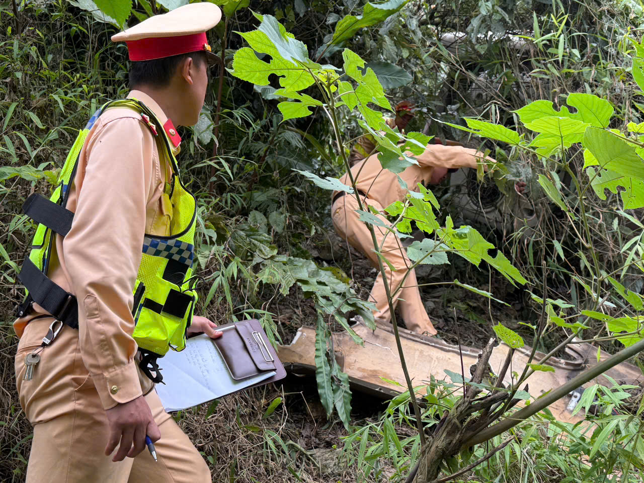 1 dead, 6 injured after passenger vehicle plunges off road in northern ...