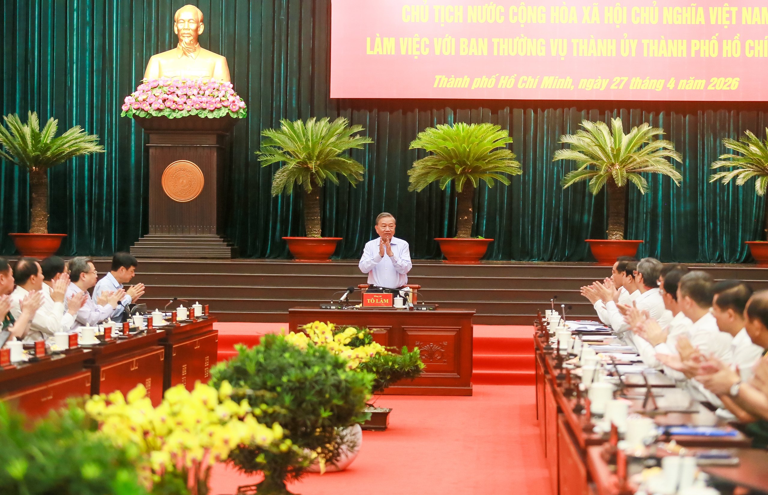 Tổng Bí thư, Chủ tịch nước Tô Lâm: TP.HCM phải là hình mẫu thực tiễn, biến nghị quyết thành động lực - Ảnh 2.