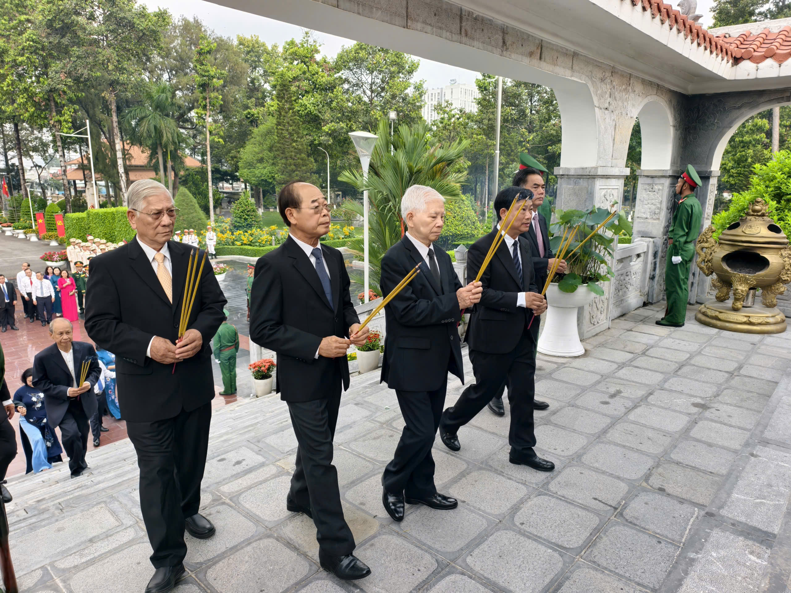 dâng hương - Ảnh 13.