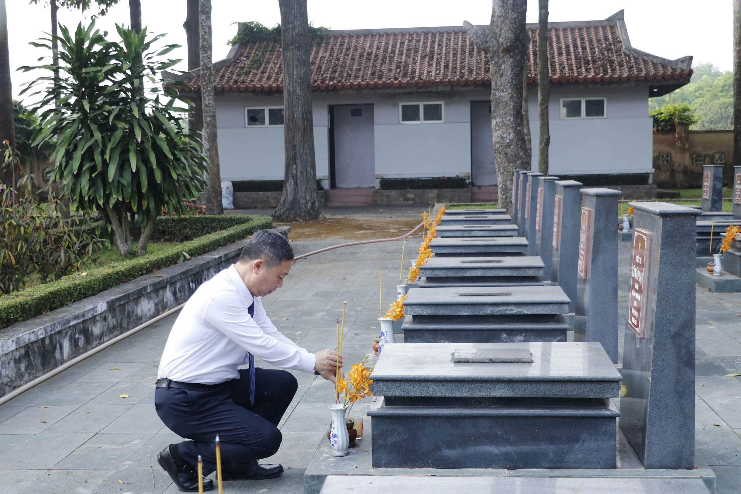 dâng hương - Ảnh 20.