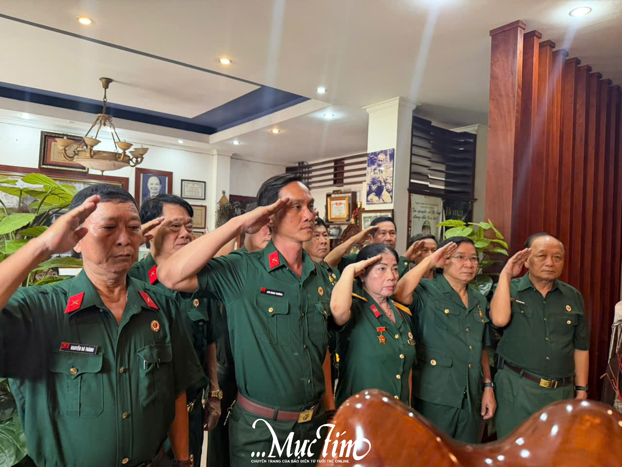 Tuổi trẻ phường Bình Đông cùng dâng hương nhà thờ cố Tổng Bí thư Trường Chinh nhân dịp 30-4 - Ảnh 2.