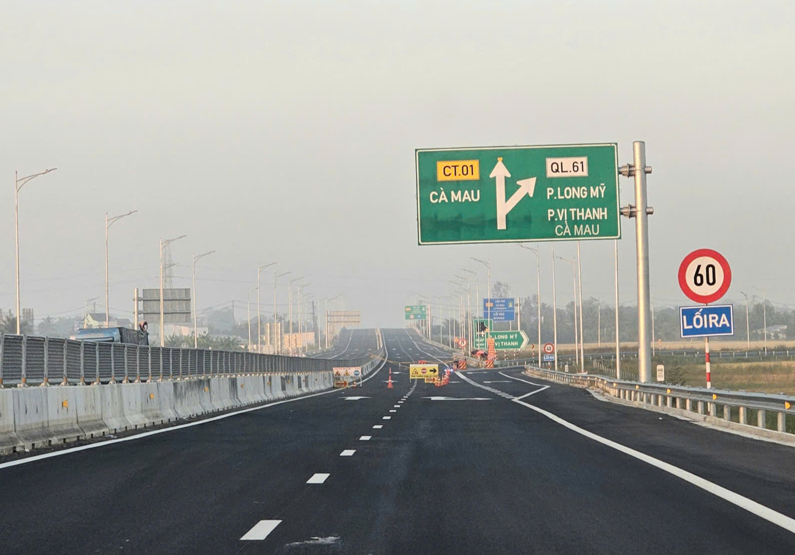 Thông xe lại tuyến chính cao tốc Hậu Giang - Cà Mau từ trưa 29-4 - Ảnh 1.