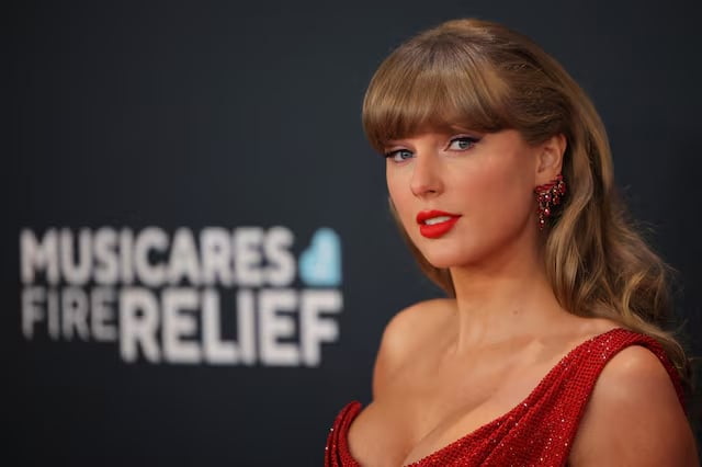 Taylor Swift Bảo Vệ Danh Tính Trước AI: Cặp Đôi Ngụy Trang Kín Đảo Tại New York