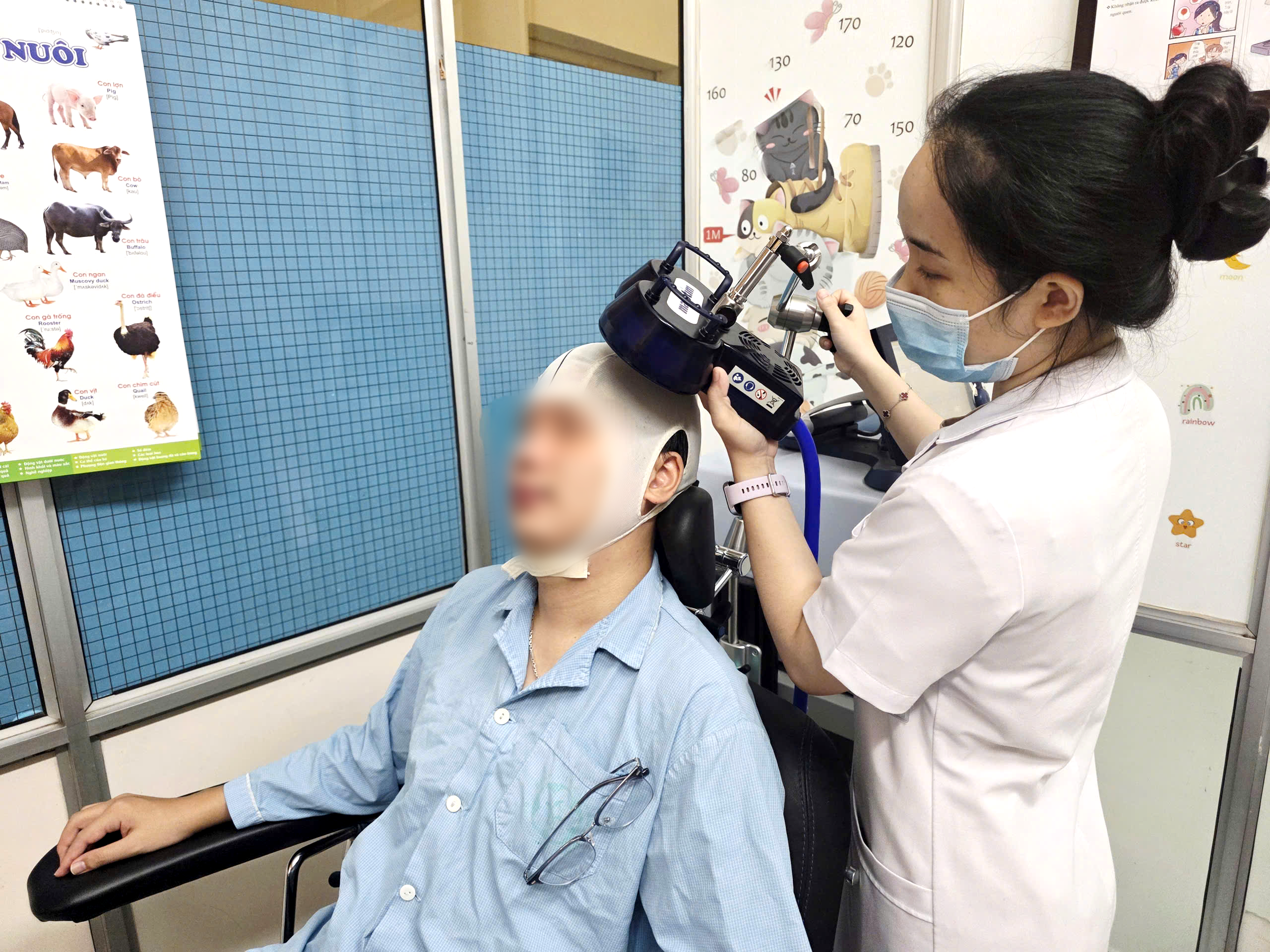 Kích thích não không xâm lấn, giúp ‘đánh thức’ não bộ sau đột quỵ - Ảnh 1.