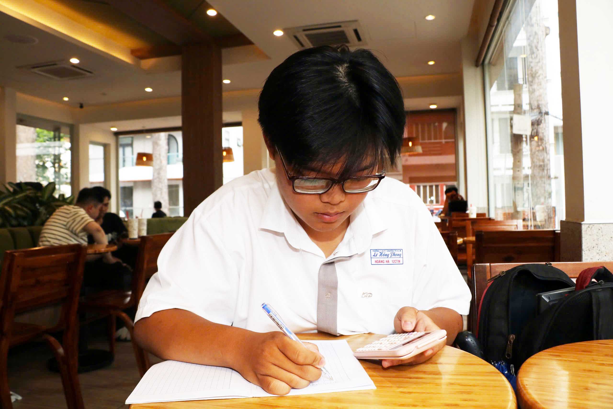 Nam sinh chuyên Lê Hồng Phong TP.HCM đạt điểm SAT 1.570, nhận học bổng 100% tại Phần Lan - Ảnh 2.