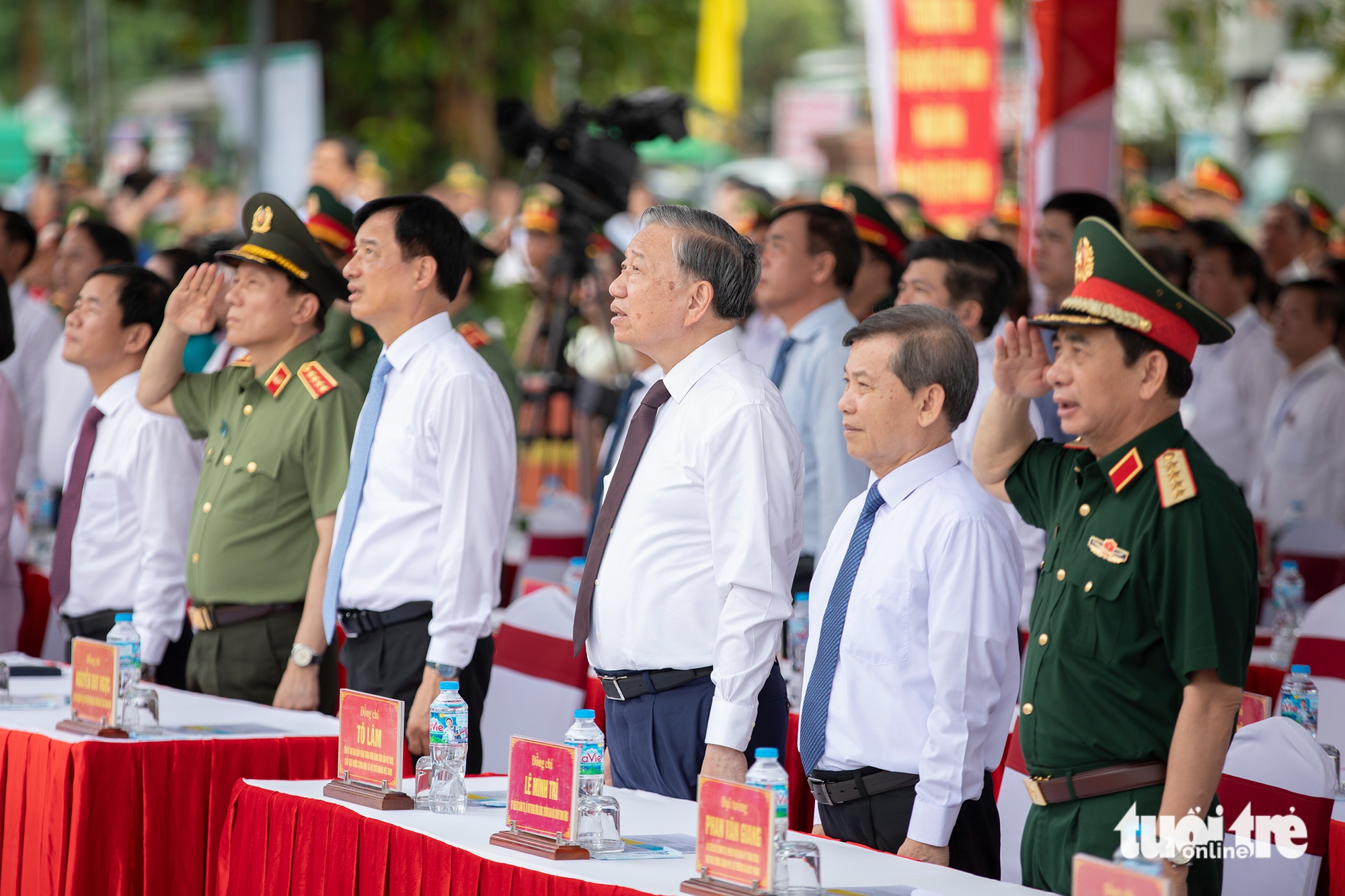 Tổng Bí thư, Chủ tịch nước Tô Lâm thả chim bồ câu hòa bình tại di tích Hiền Lương - Ảnh 1.