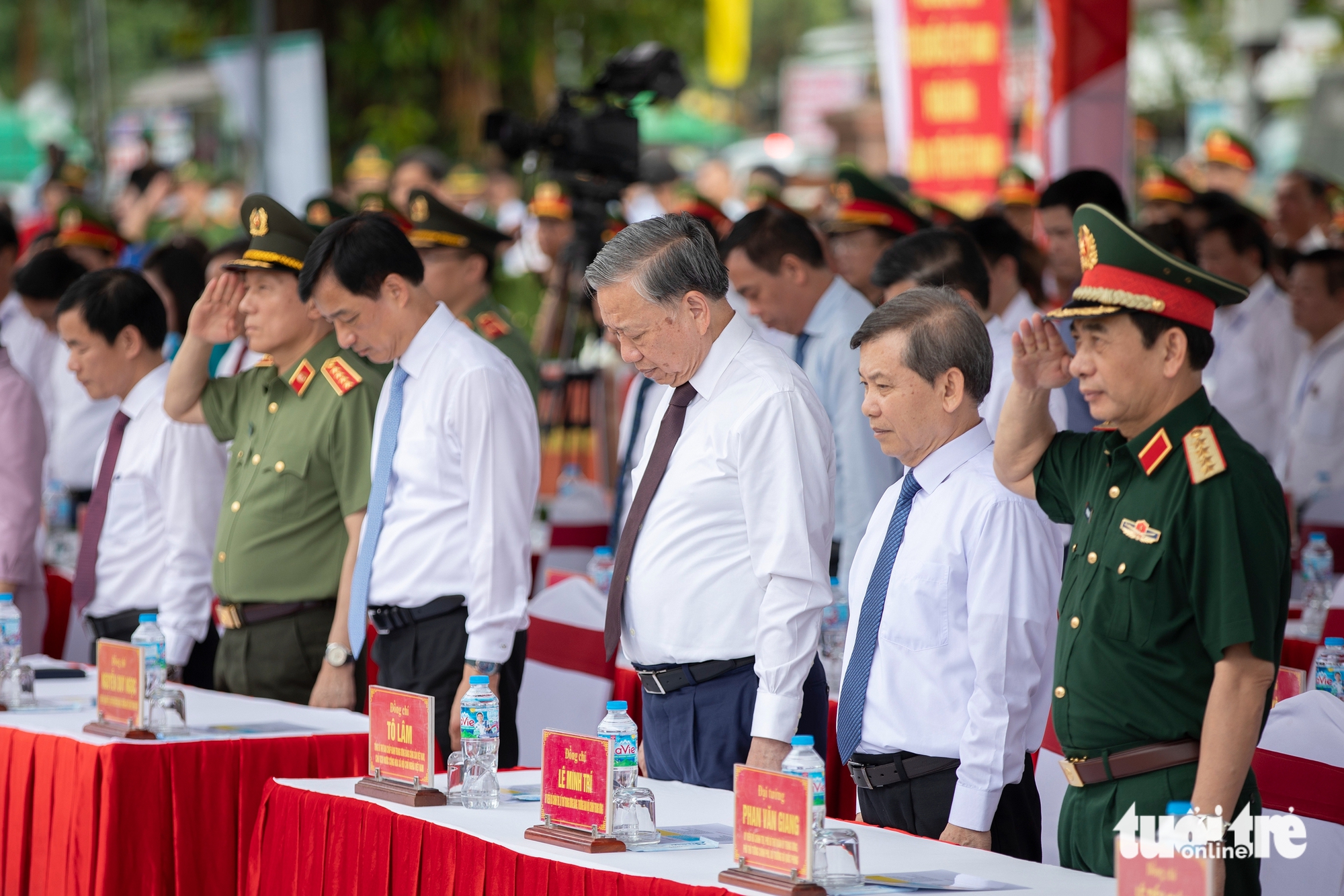 Tổng Bí thư, Chủ tịch nước Tô Lâm thả chim bồ câu hòa bình tại di tích Hiền Lương - Ảnh 2.