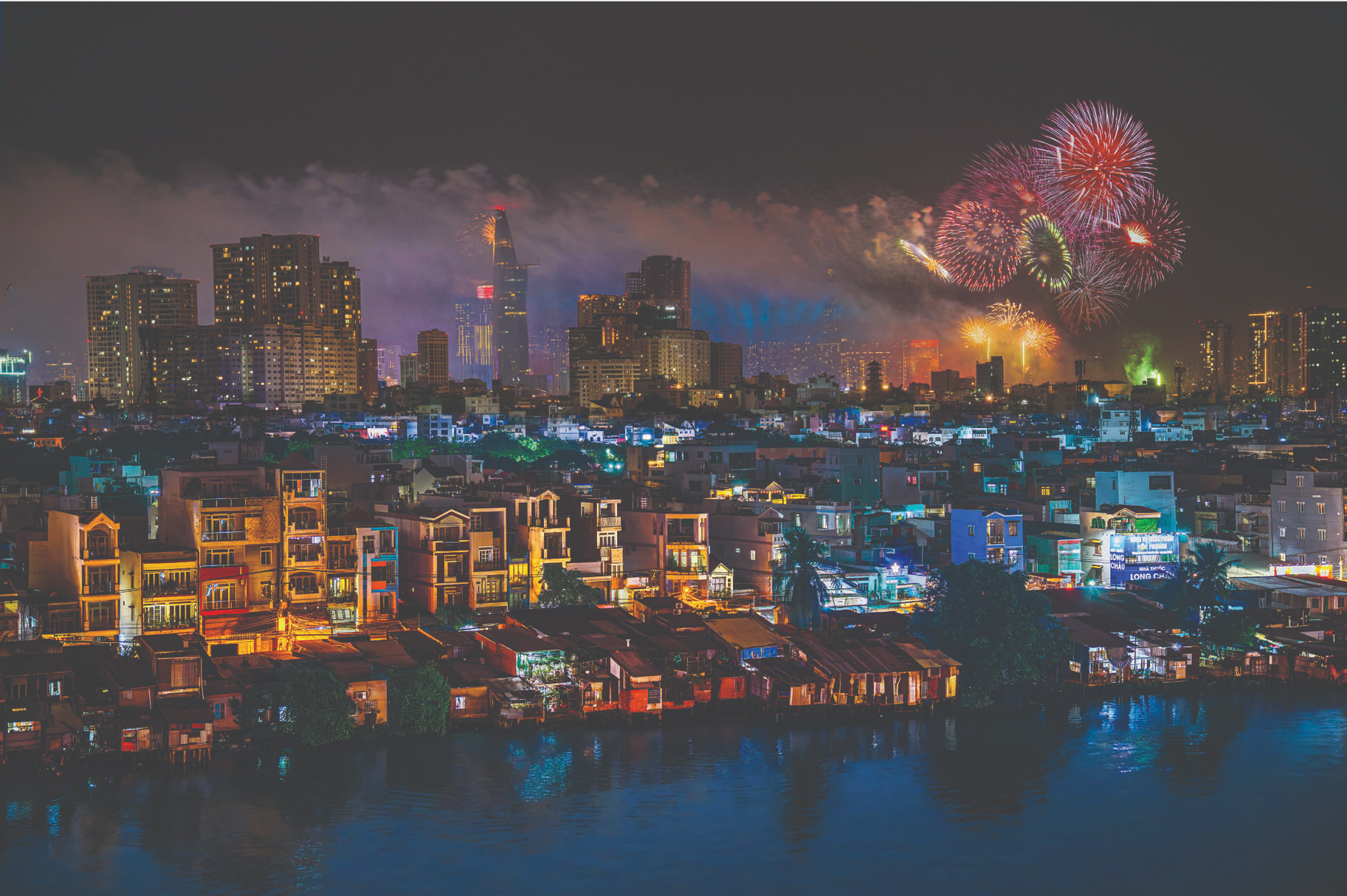 Ảnh pháo hoa góc lạ giúp Hoàng Bích Nhung đoạt giải nhất - Ảnh 1.