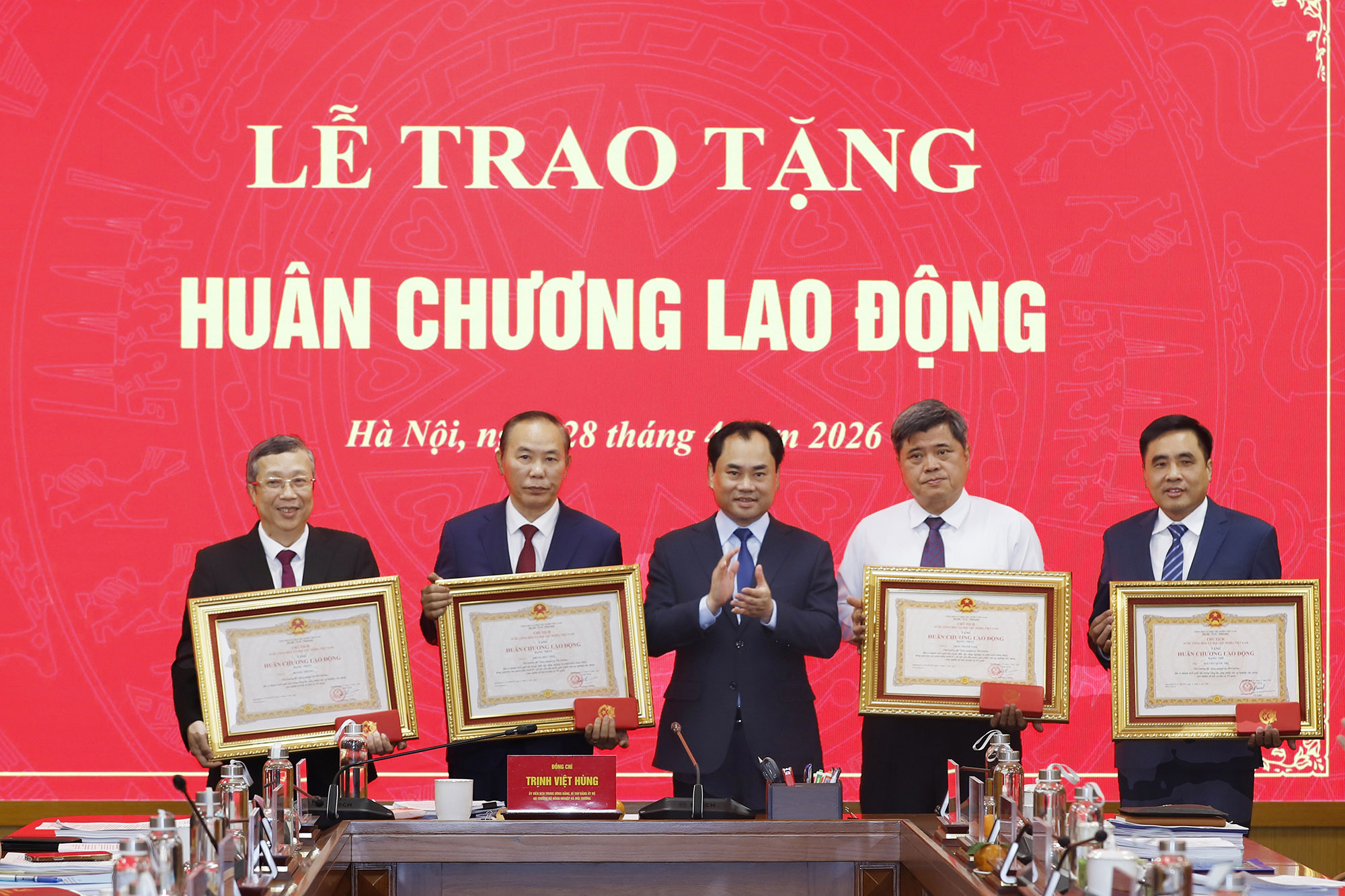 Hai thứ trưởng Bộ Nông nghiệp và Môi trường nghỉ hưu từ 1-5 - Ảnh 1.