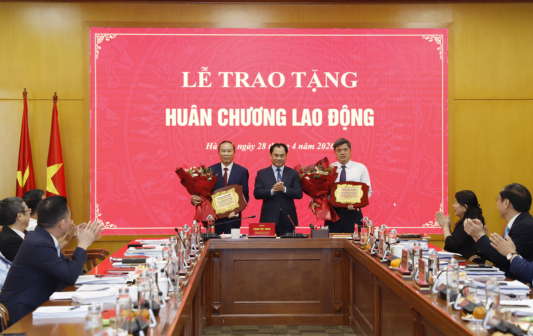 Hai thứ trưởng Bộ Nông nghiệp và Môi trường nghỉ hưu từ 1-5 - Ảnh 2.