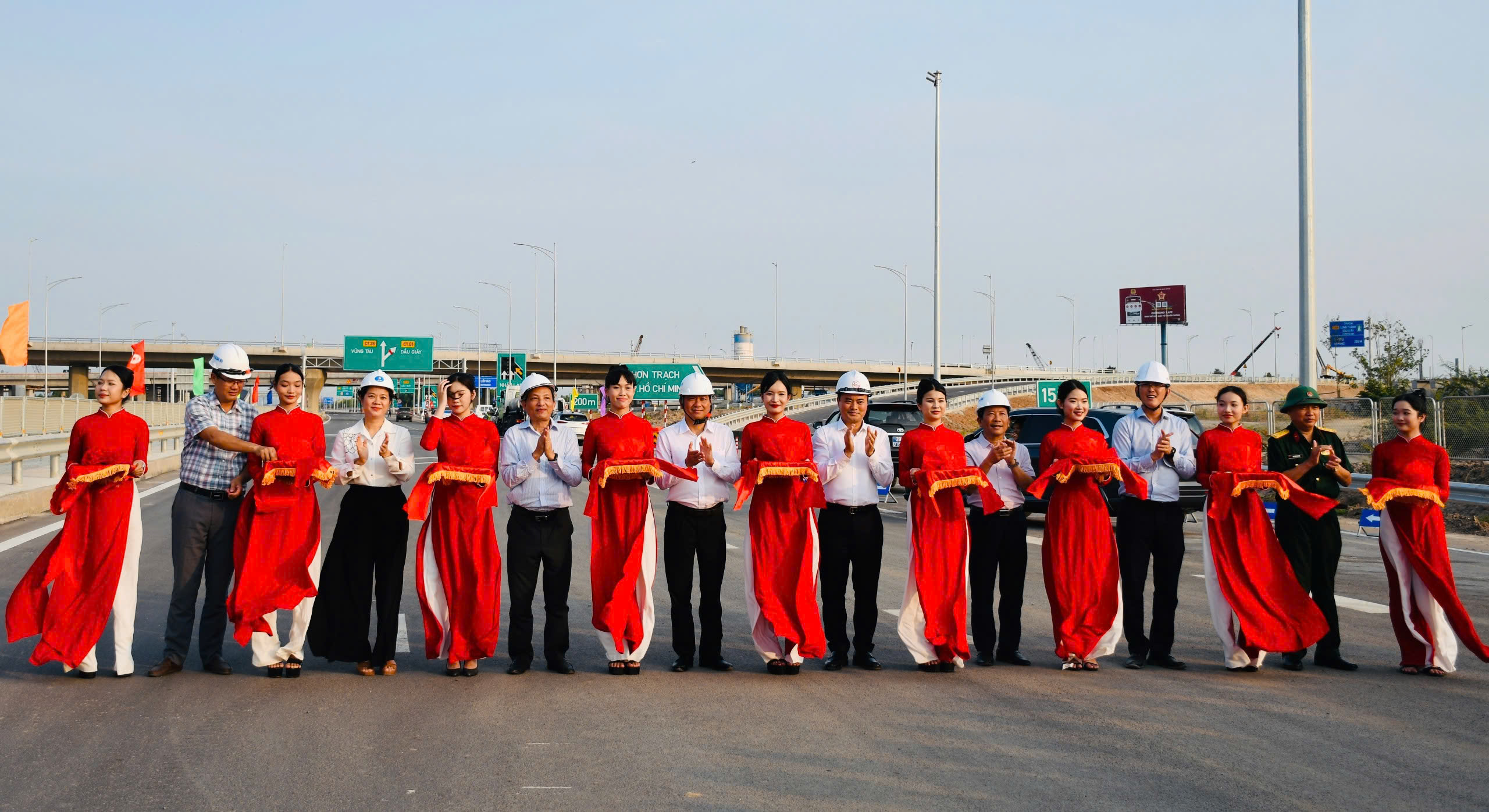 Bắt đầu cho xe vào cao tốc Biên Hòa - Vũng Tàu, đi tốc độ không quá 80km/h - Ảnh 1.