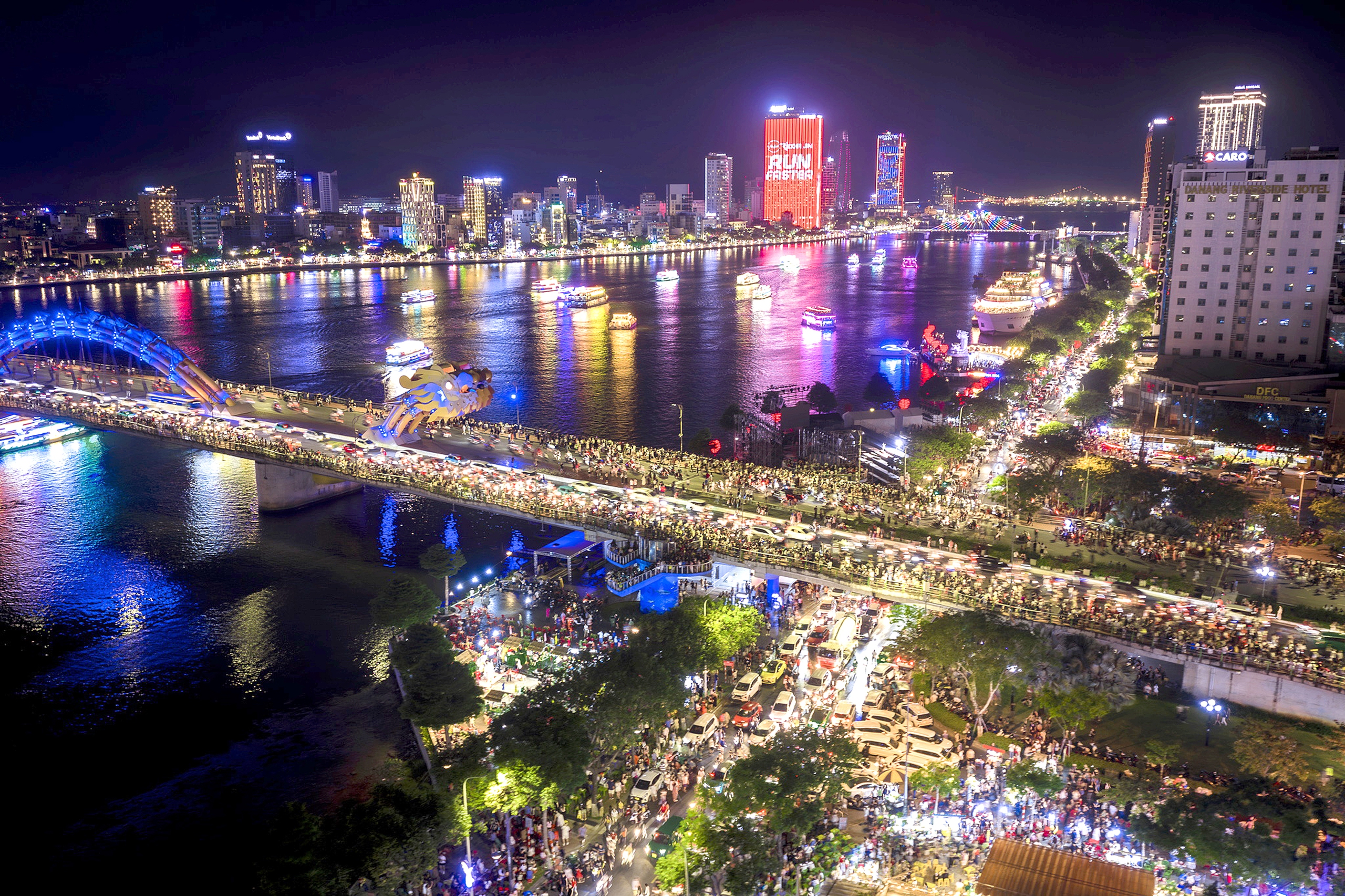 Giải mã hiện tượng du khách đổ đến Huế, Đà Nẵng - Ảnh 1.