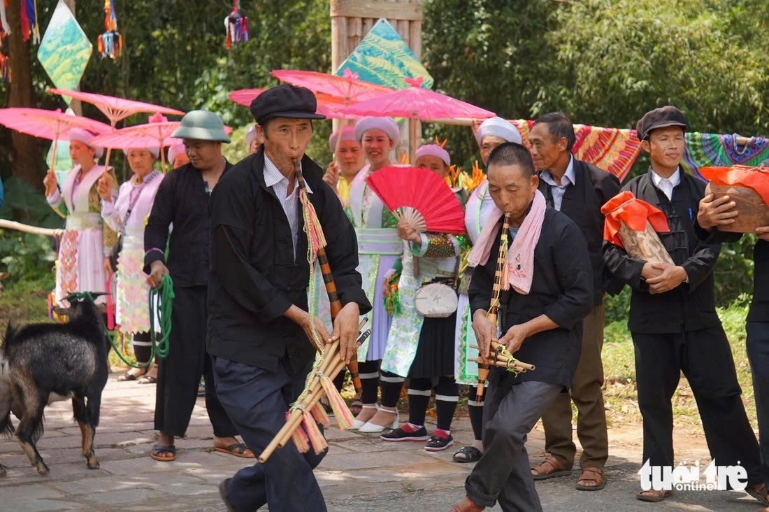 Chuẩn bị chuyển giao Làng văn hóa - du lịch các dân tộc Việt Nam về Hà Nội quản lý - Ảnh 2.
