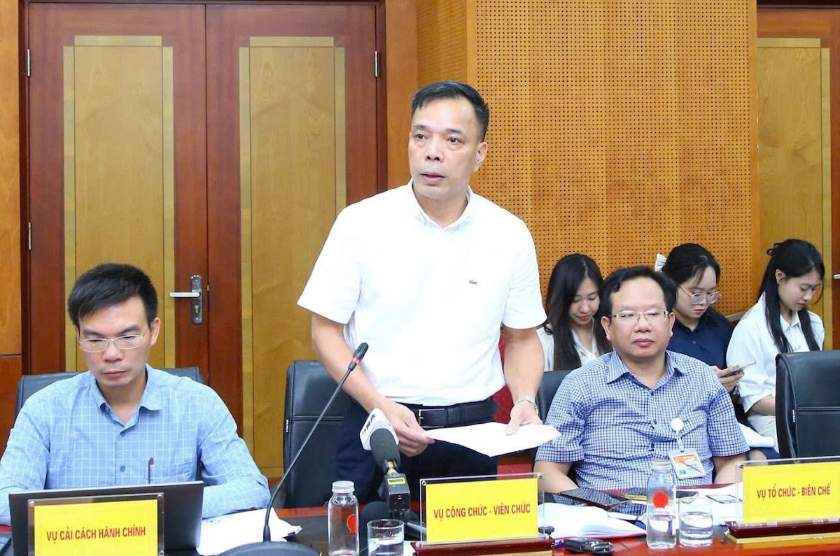 Bộ Nội vụ lý giải đề xuất điều kiện 5 năm công tác nếu muốn tiếp nhận vào công chức - Ảnh 1.