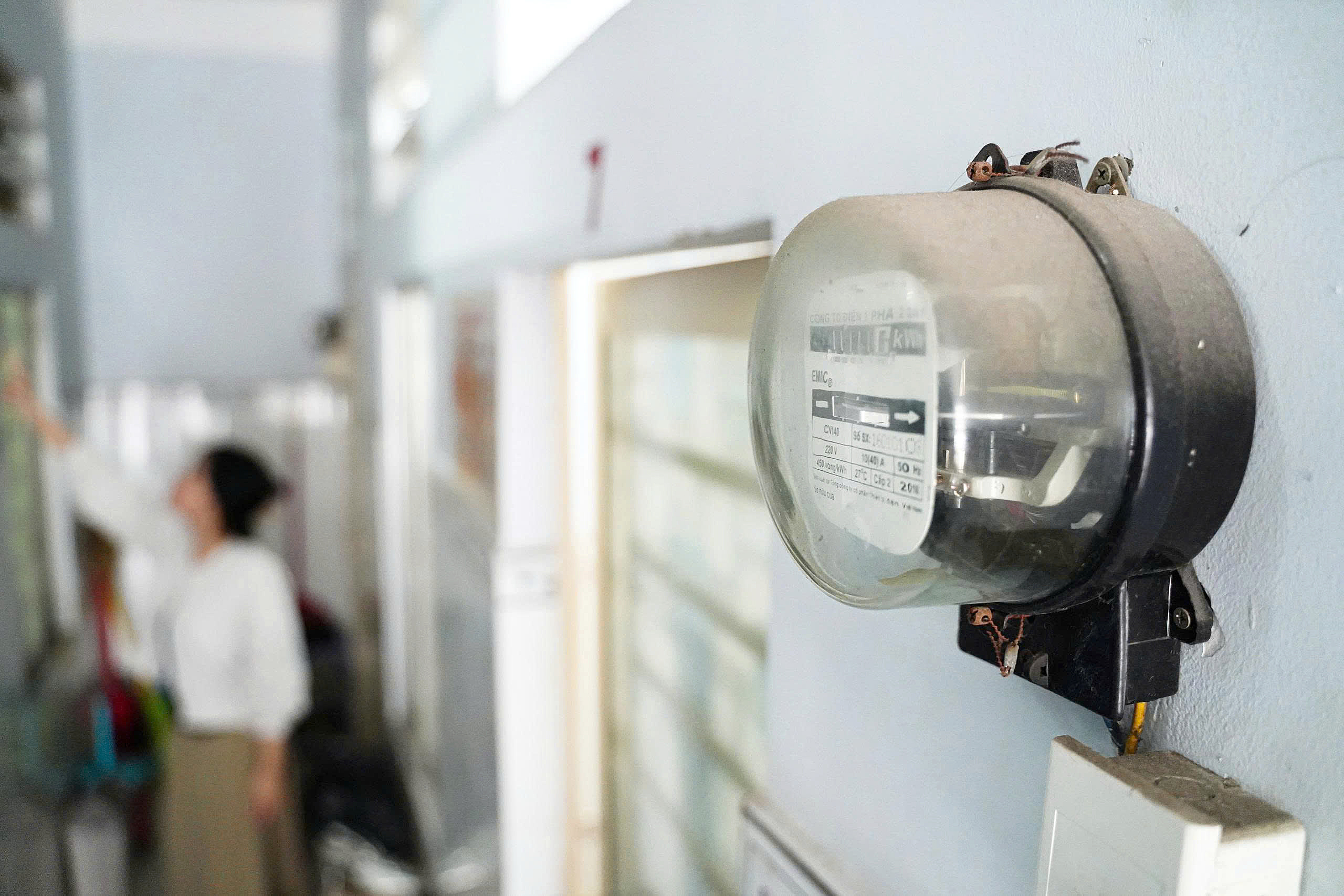 Từ 25-5, chủ nhà thu tiền điện sai quy định sẽ bị phạt nặng - Ảnh 1.