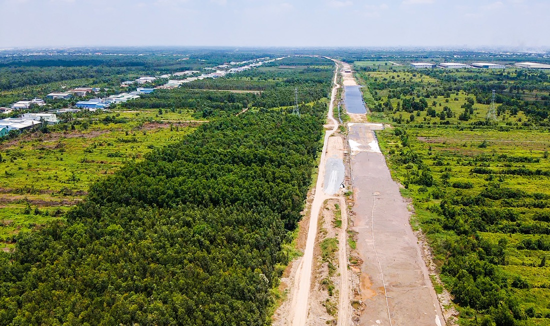 Báo động đỏ đoạn phía tây vành đai 3 TP.HCM: Thi công rất chậm, gói thầu XL8 mới hơn 54% - Ảnh 1.