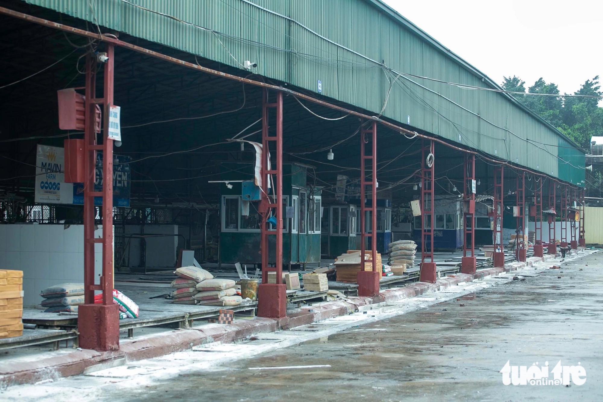 Hanoi slaughterhouse shut down after 300-tonne diseased pork scandal - Ảnh 4.