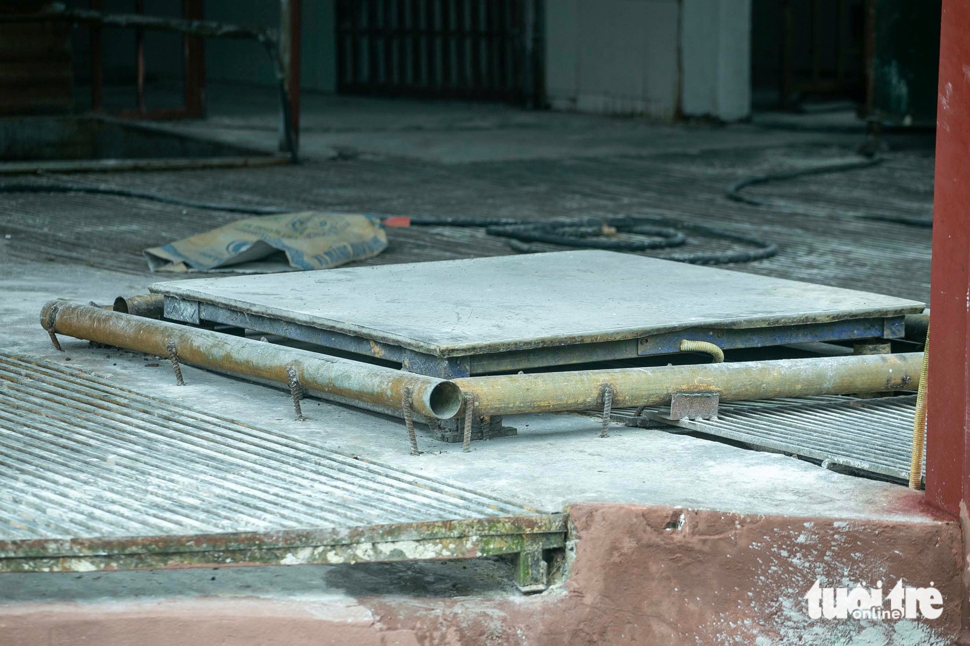 Hanoi slaughterhouse shut down after 300-tonne diseased pork scandal - Ảnh 5.