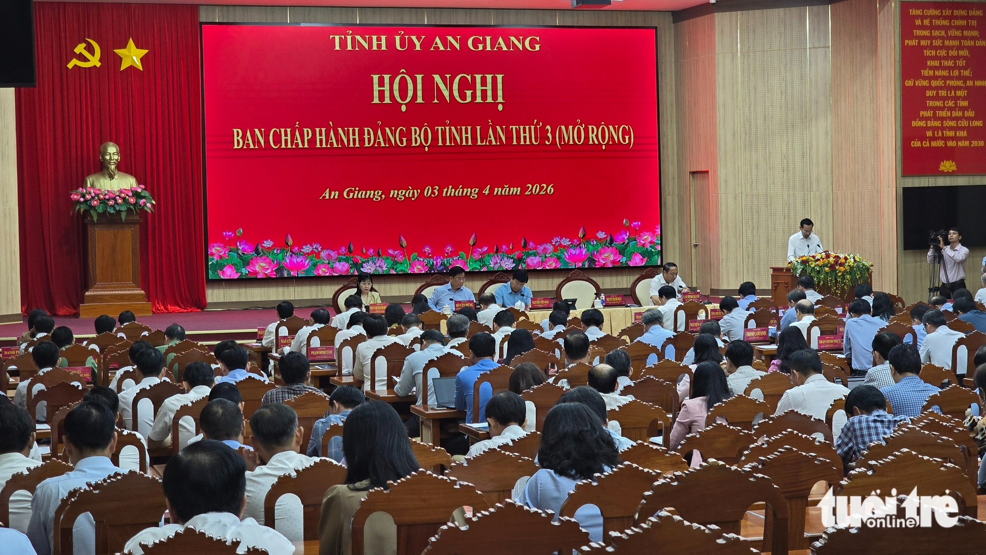 Bí thư An Giang: 'Không nhất thiết duy trì diện tích lúa quá lớn nếu hiệu quả thấp' - Ảnh 1.