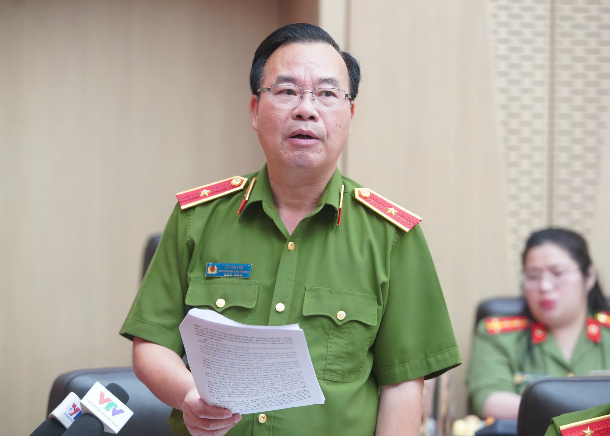 Hoàng Hường bị điều tra về hành vi sản xuất, buôn bán hàng giả - Ảnh 2.